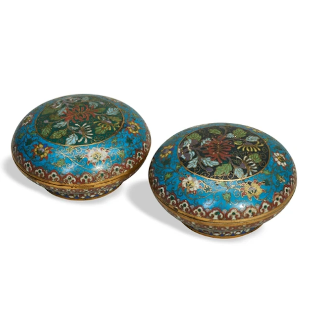 A PAIR OF CLOISONNÉ ENAMEL BOXES AND COVERS JIAQING PERIOD (...