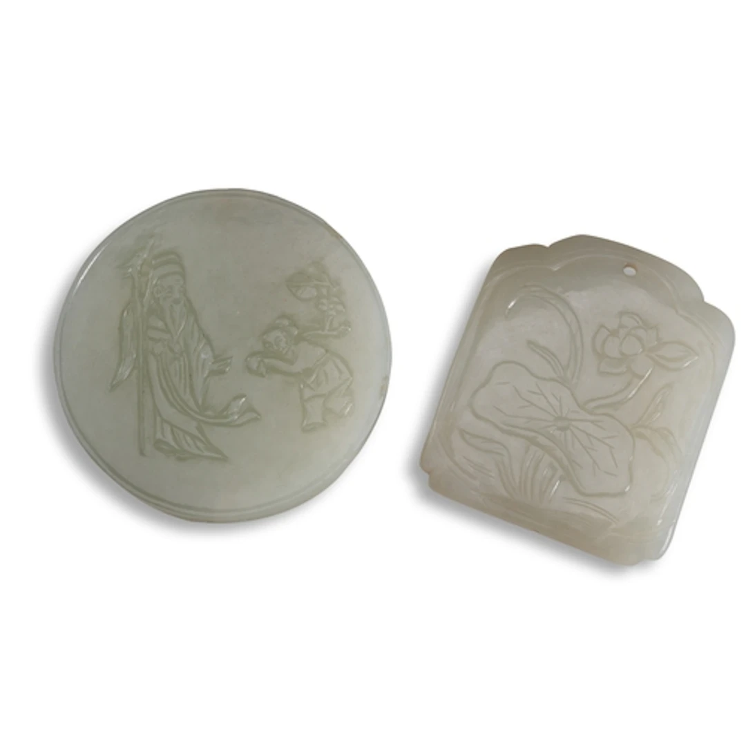 TWO CARVED WHITE JADE PENDANTS 19TH / 20TH CENTURY 青白玉人物及花卉牌...