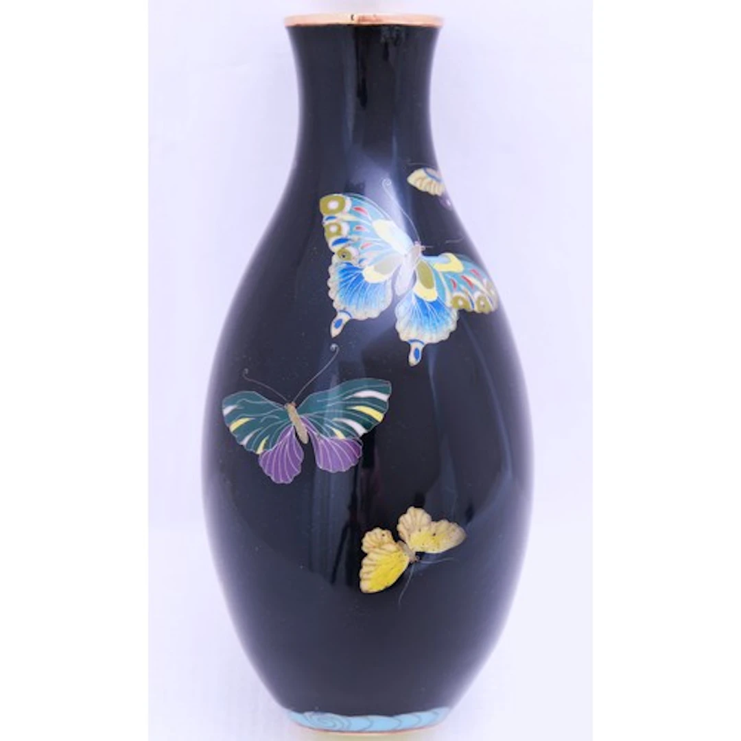 A JAPANESE CLOISONNÉ ENAMEL VASE MEIJI PERIOD (1868-1912) t...
