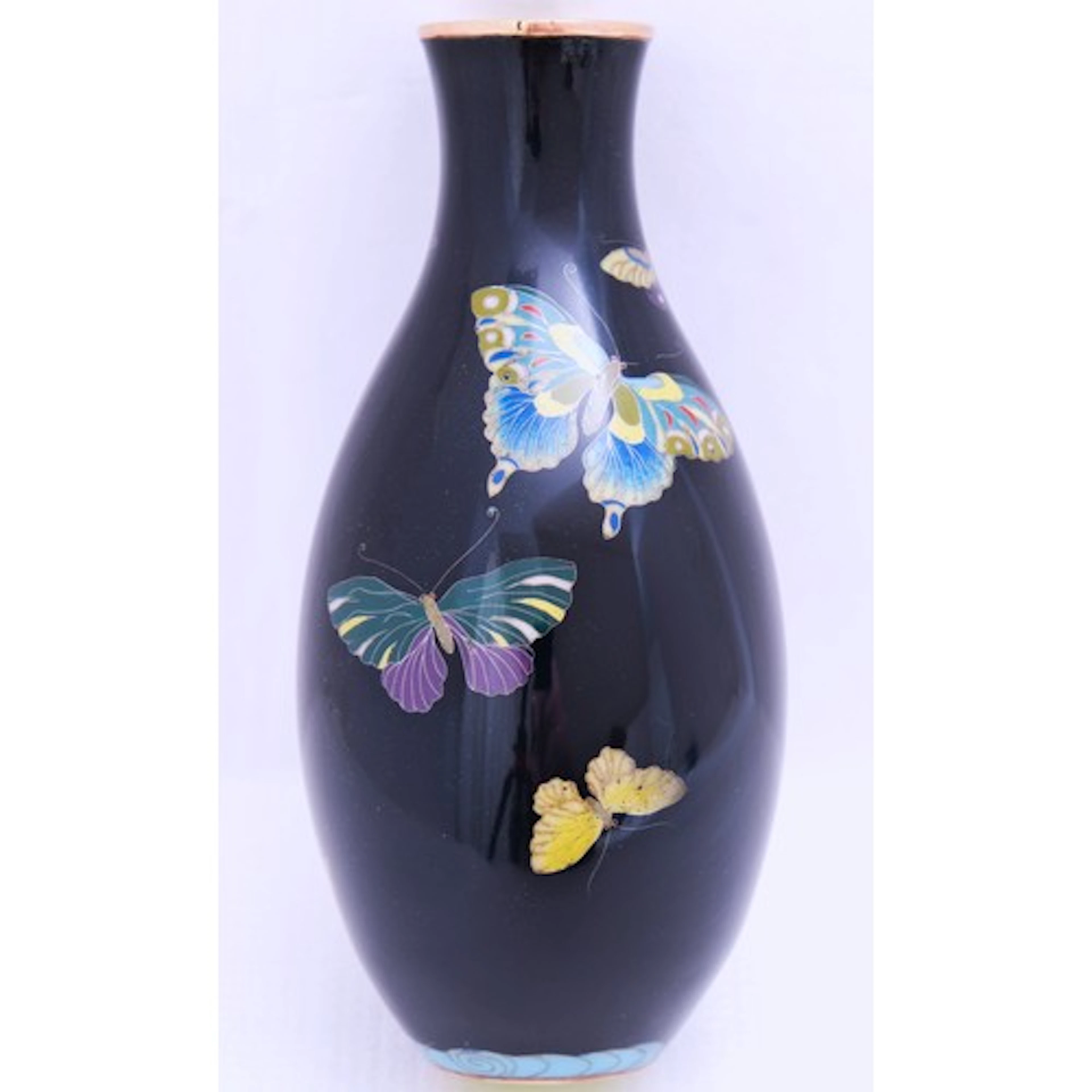 A JAPANESE CLOISONNÉ ENAMEL VASE MEIJI PERIOD (1868-1912) t...