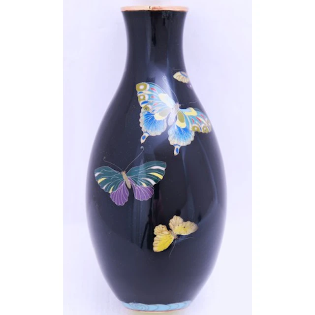 A JAPANESE CLOISONNÉ ENAMEL VASE MEIJI PERIOD (1868-1912) t...