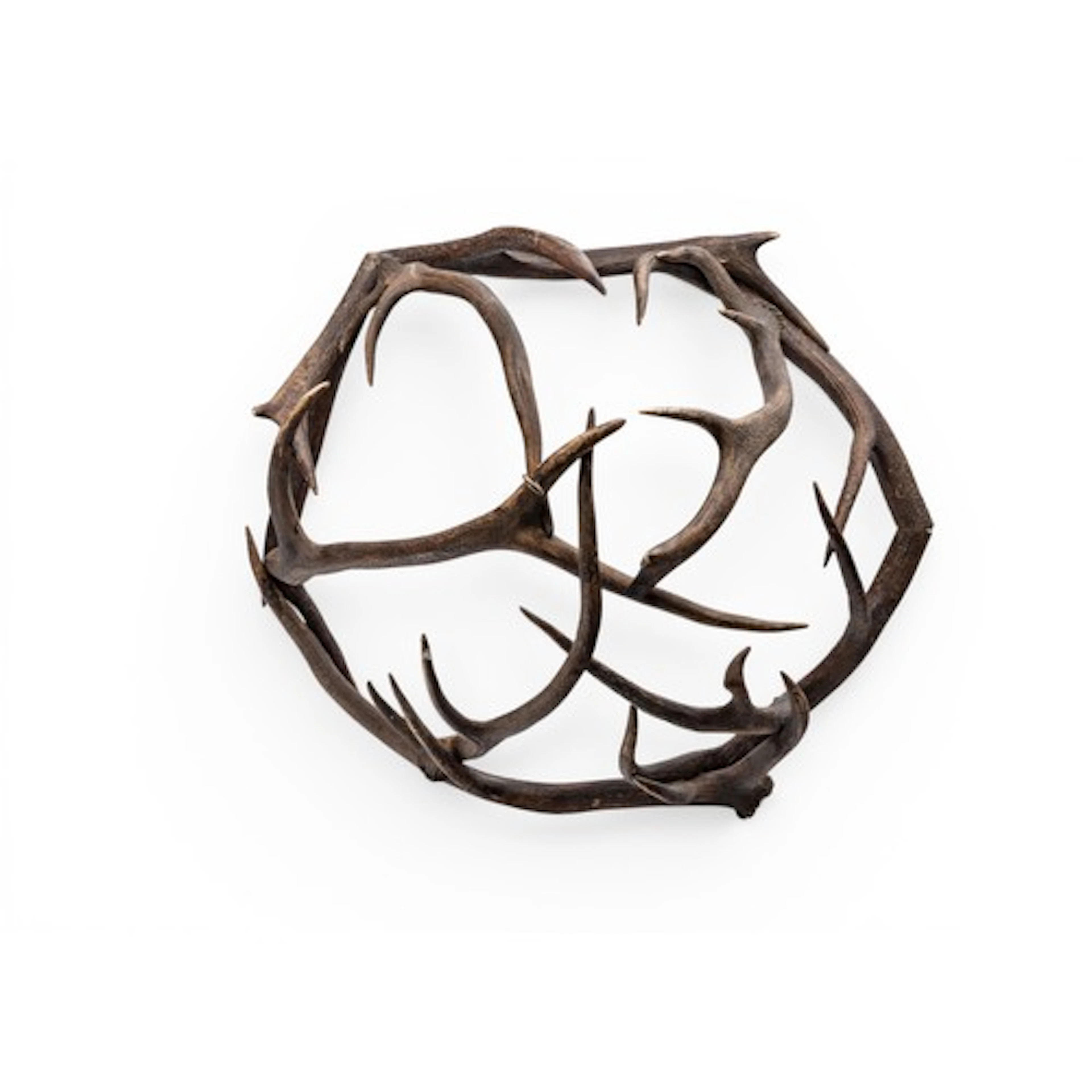 AN ANTLER PLAFFONNIER COMPRISING an intertwined stag horn co...