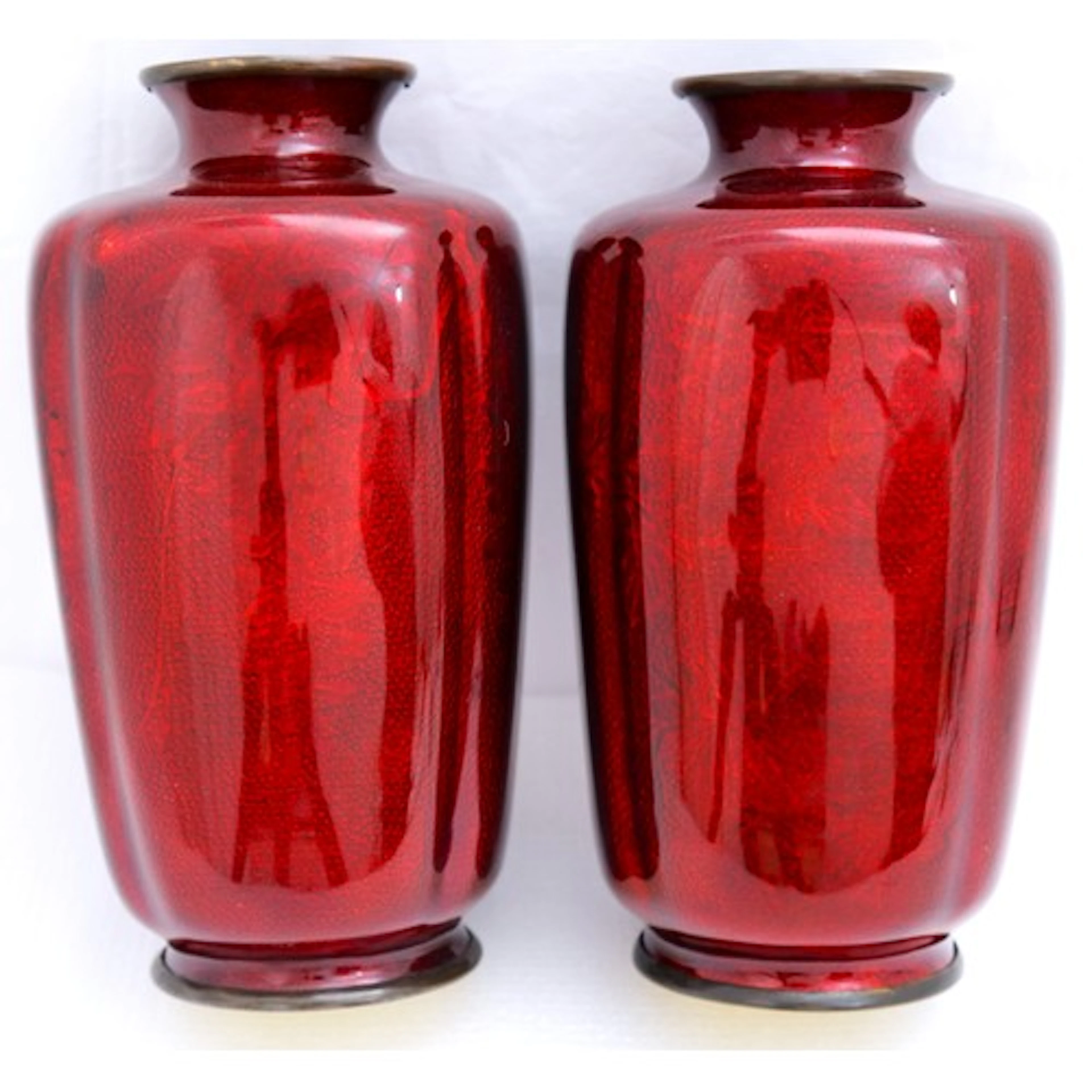 A PAIR OF JAPANESE GINBARI CLOISONNÉ VASES BY KUMENO TERITAR...