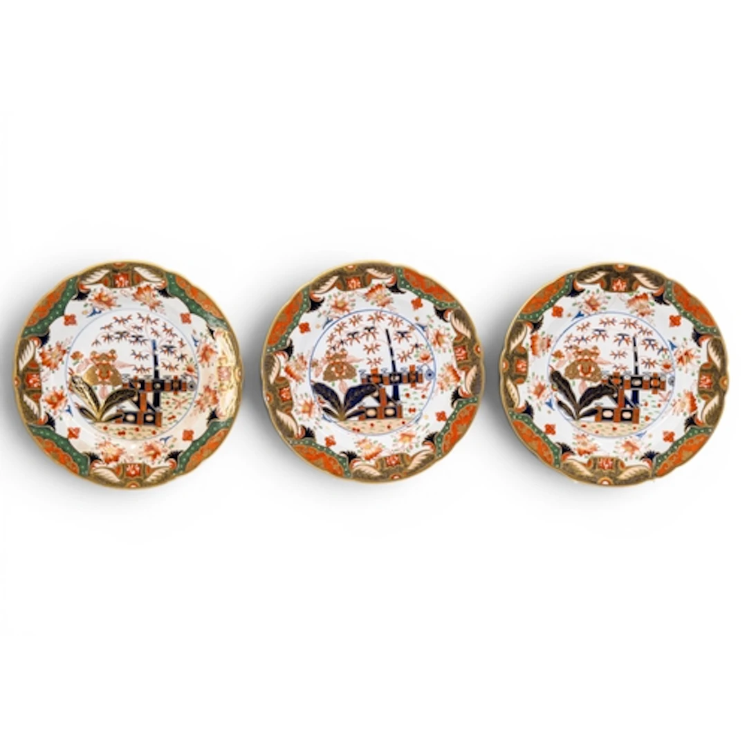 THREE SPODE IMARI 967 PATTERN SIDE PLATES. 21.5 cms diam...