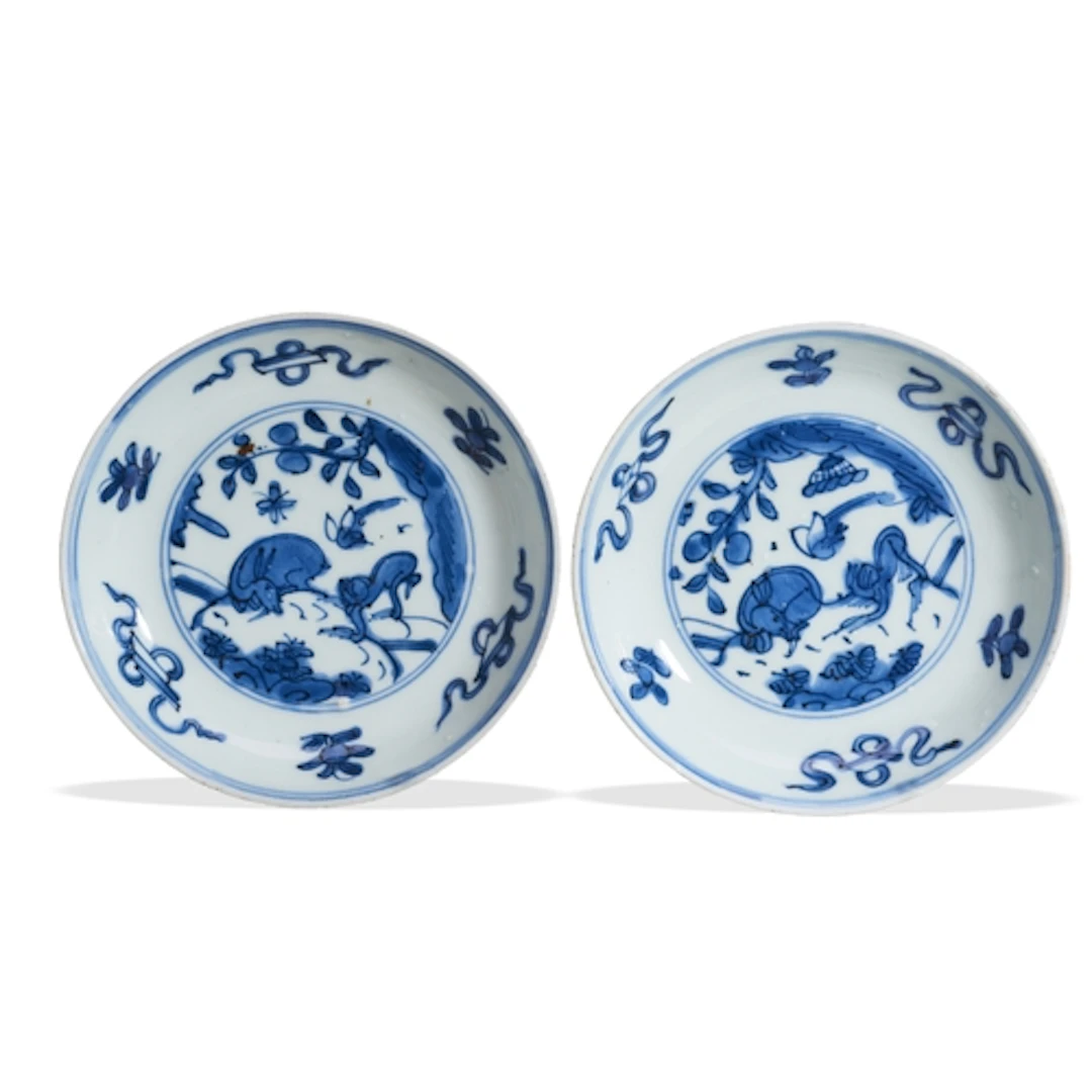 AN UNUSUAL PAIR OF BLUE AND WHITE SAUCER DISHES MING DYNASTY...
