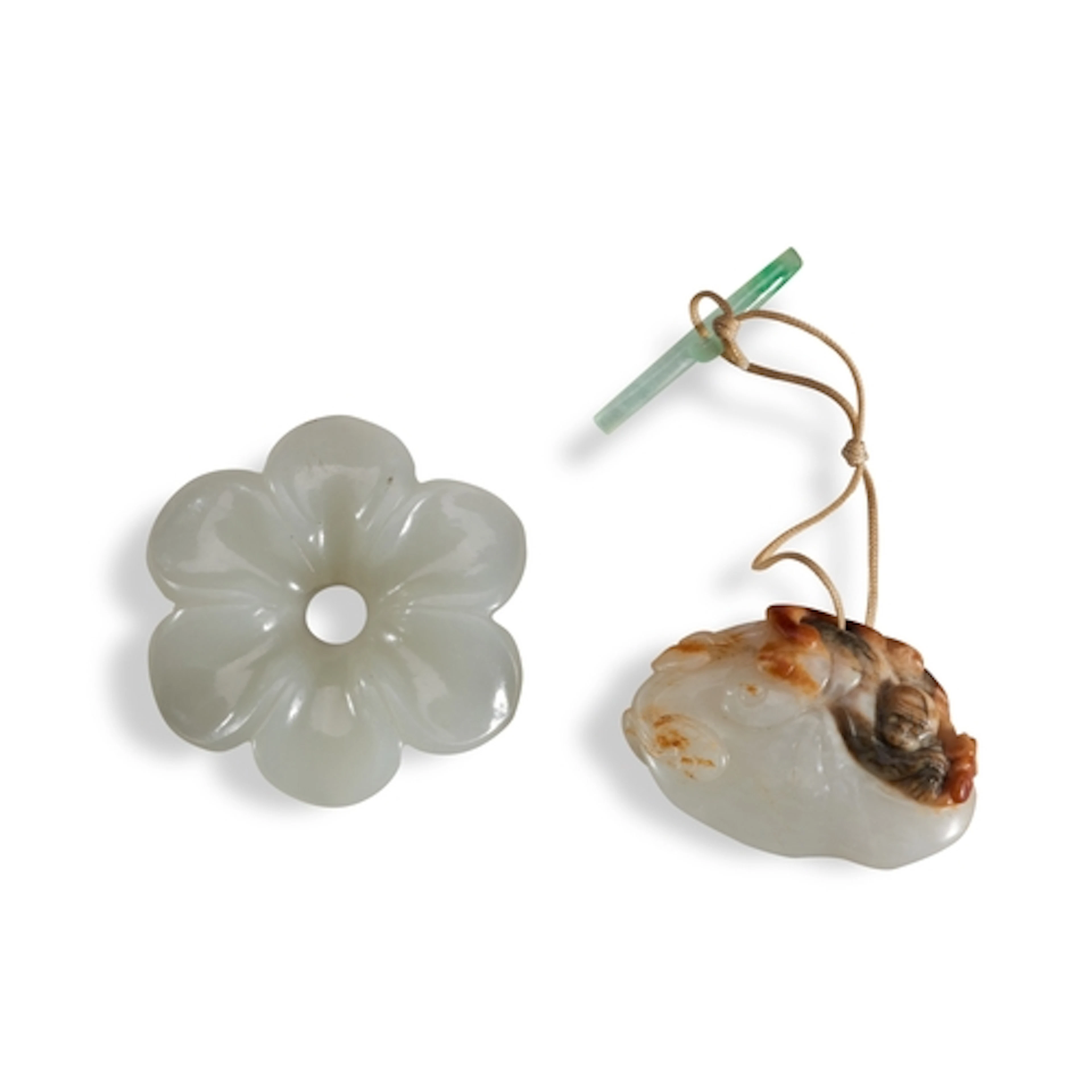 TWO SMALL JADE 'FLOWERHEAD' PENDANTS 19TH / 20TH CENTURY 青白玉...