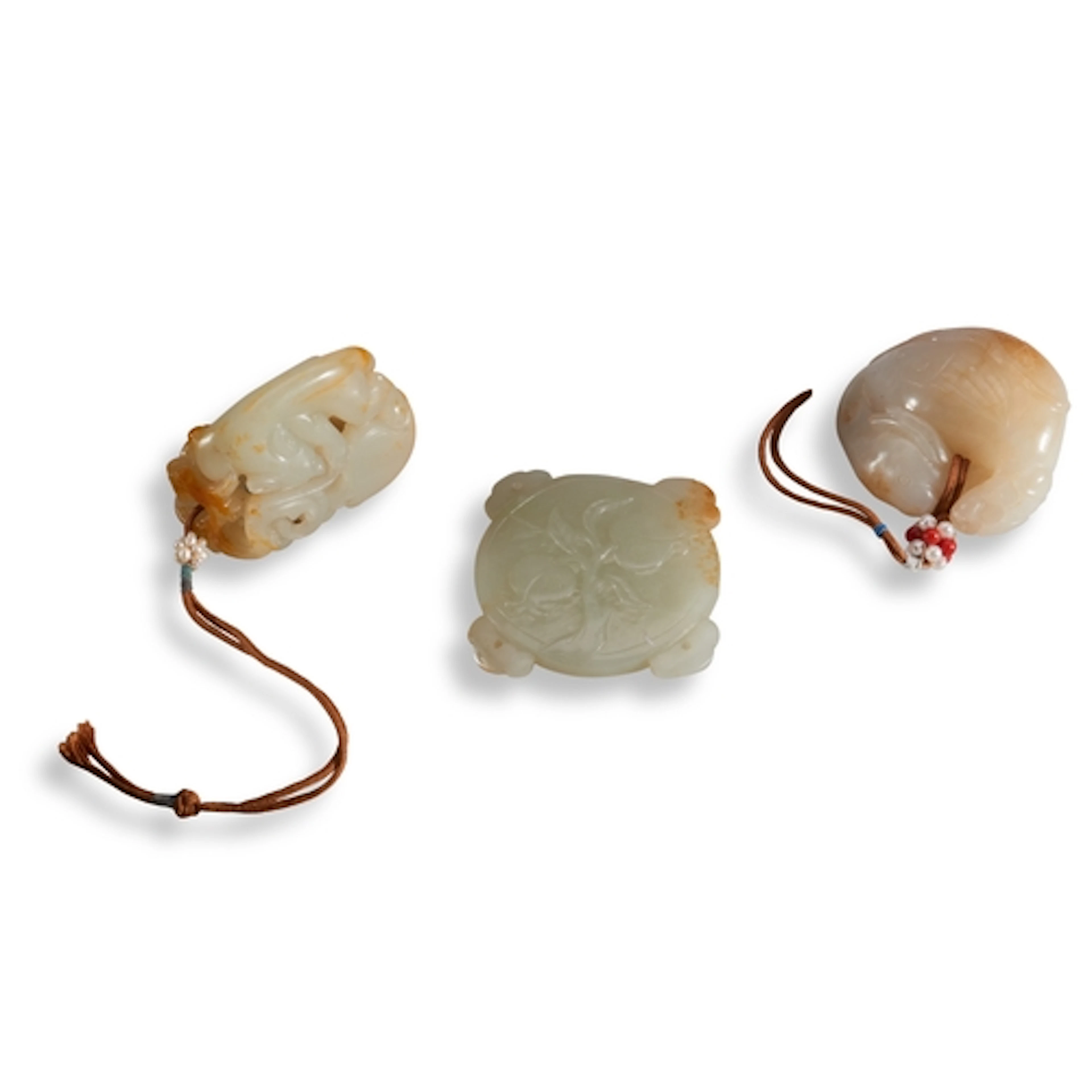 THREE CARVED JADE PENDANTS QING DYNASTY OR LATER 青白玉吊坠一组 清或以...