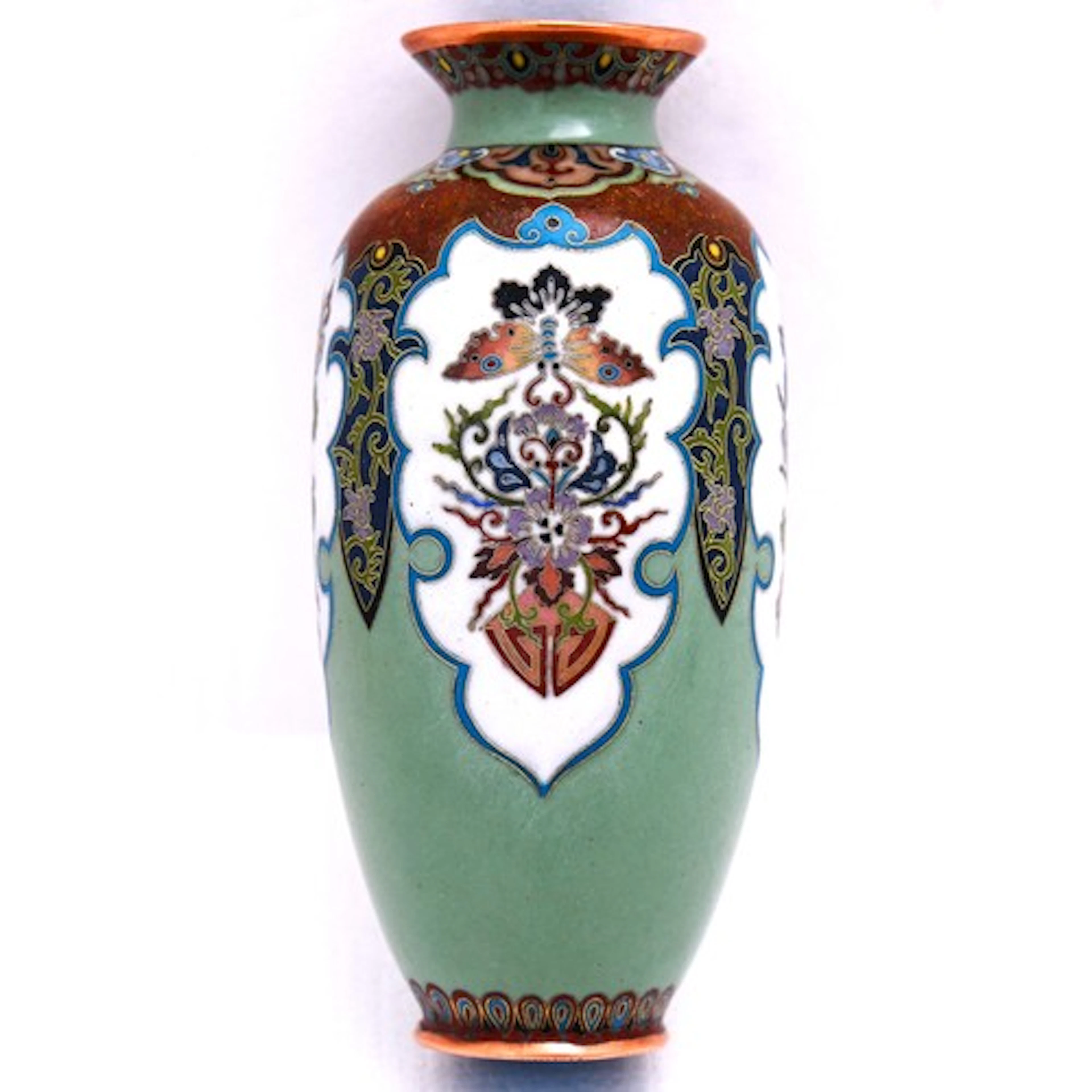 A SMALL JAPANESE CLOISONNÉ VASE MEIJI PERIOD (1868-1912) de...