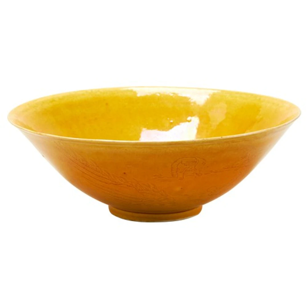 A YELLOW-GROUND BOWL KANGXI PERIOD (1662-1722) 黄地龙纹碗 康熙 inc...