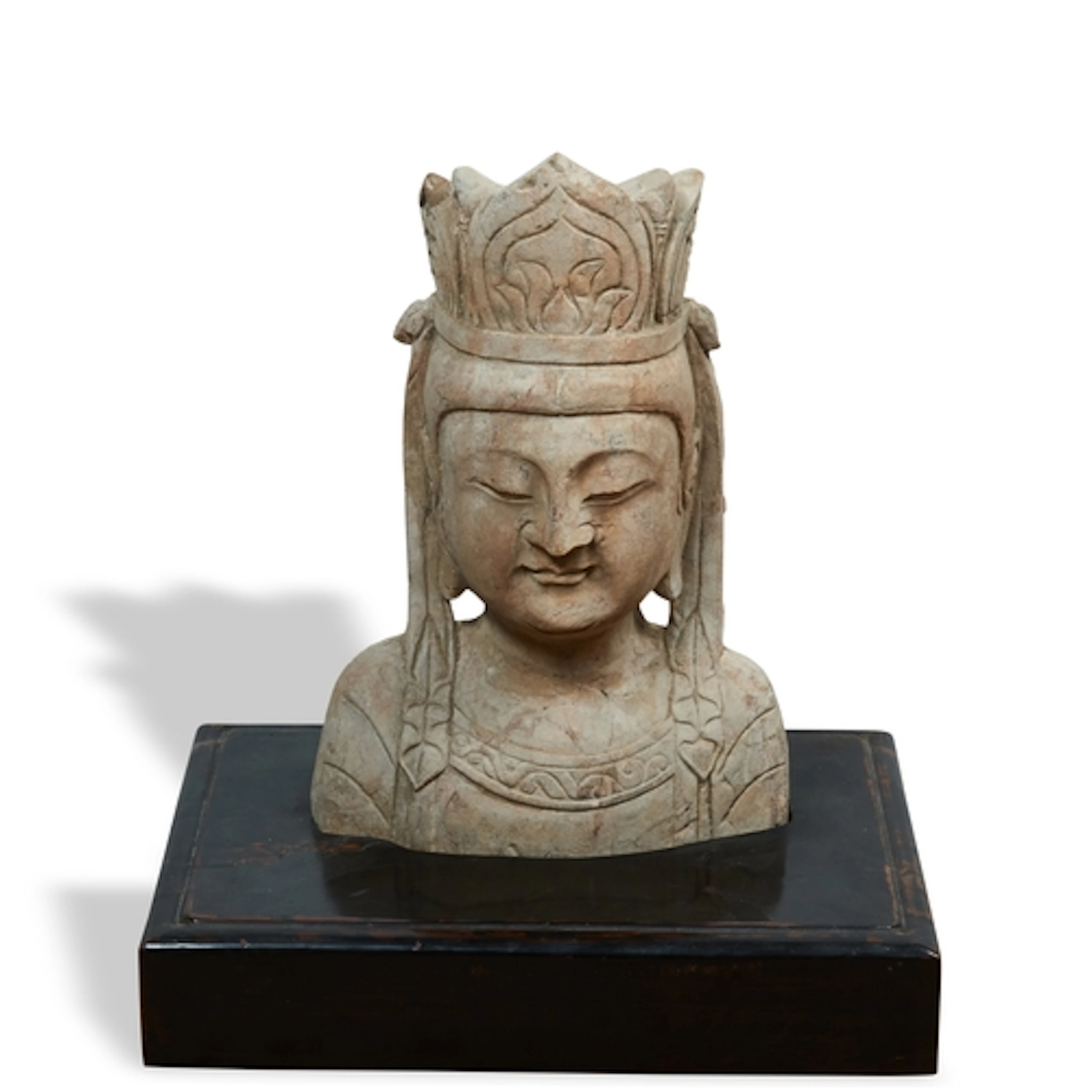 A CARVED LIMESTONE HEAD OF AVALOKITESHVARA (GUANYIN) QING DY...