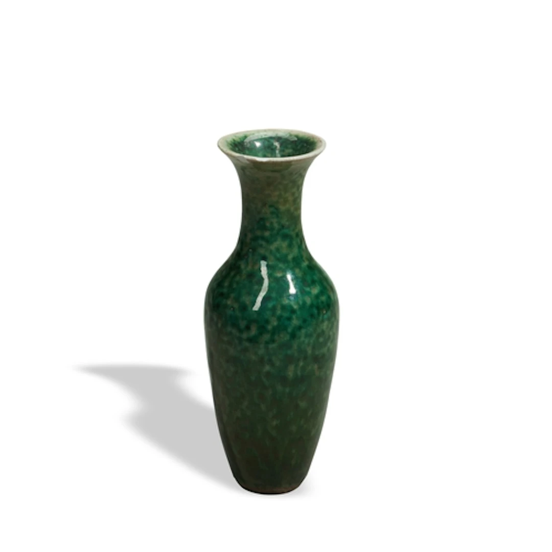 A PEACHBLOOM AMPHORA VASE 19TH / 20TH CENTURY covered in a r...