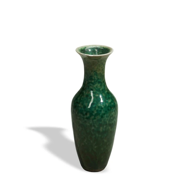 A PEACHBLOOM AMPHORA VASE 19TH / 20TH CENTURY 绿釉瓶 十九/二十世纪 co...