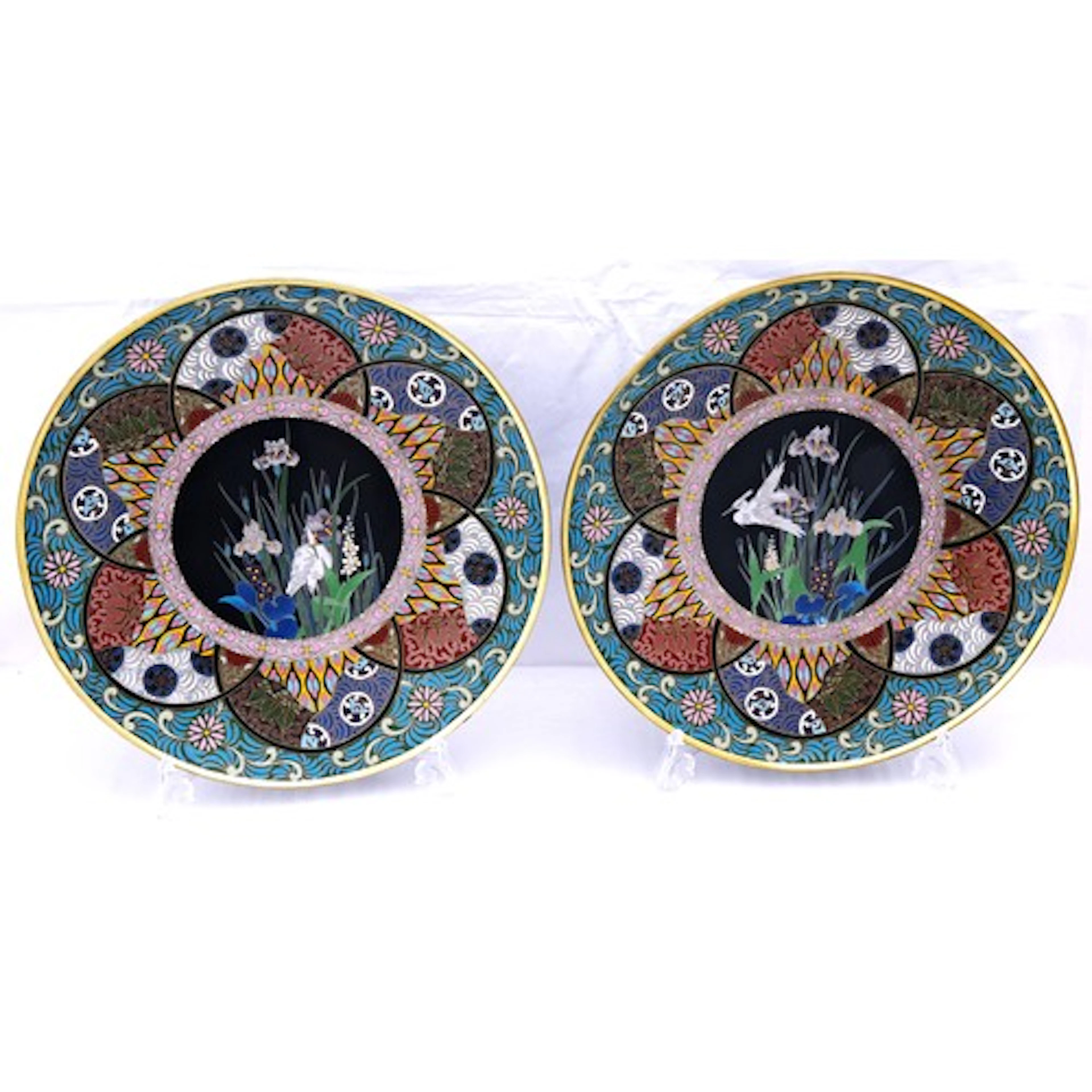A PAIR OF JAPANESE CLOISONNÉ DISH SIGNED YAMA-KAZU, MEIJI PE...