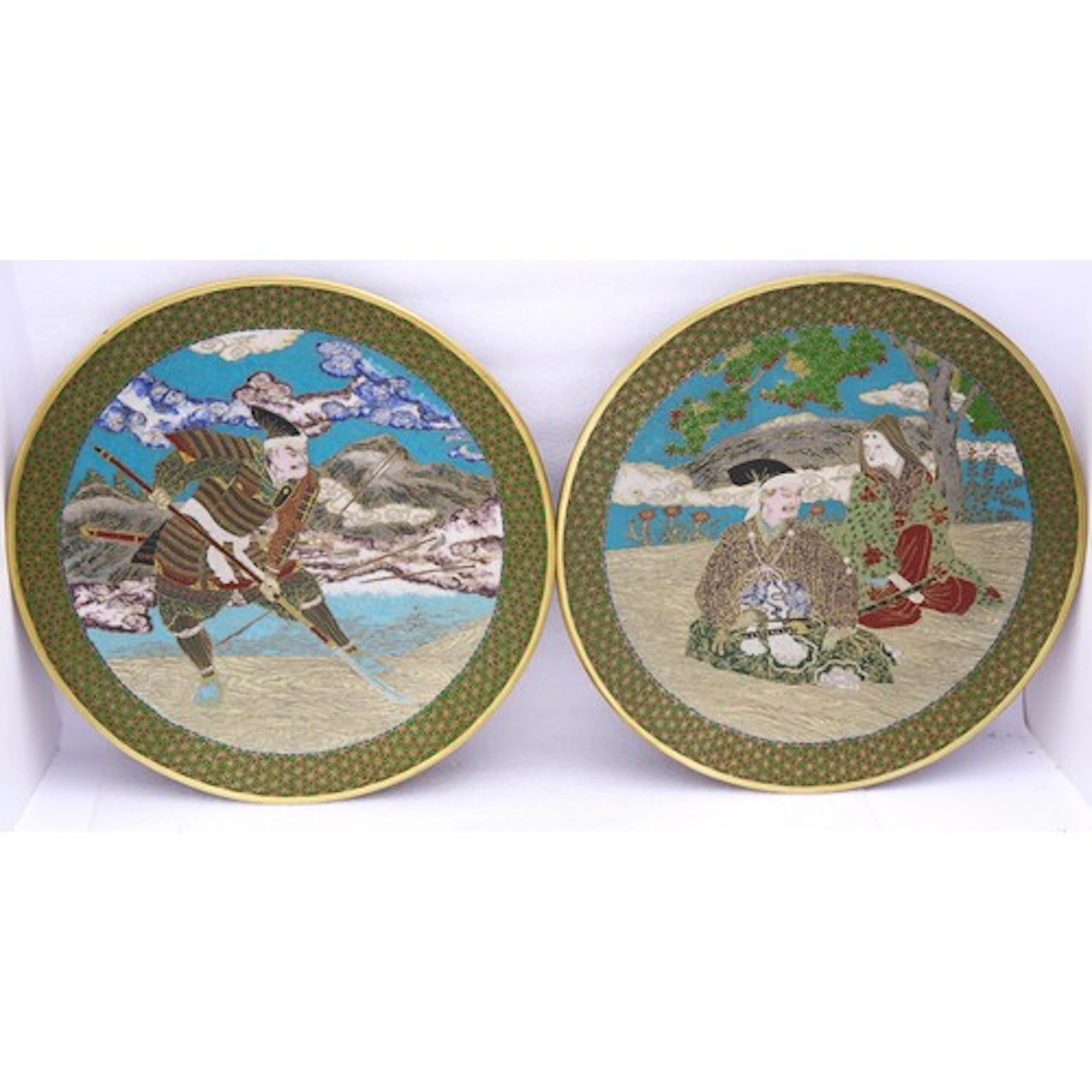 A GOOD PAIR OF JAPANESE CLOISONNÉ DISHES MEIJI PERIOD (1868-...