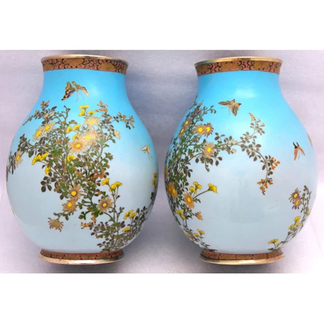 A FINE PAIR OF JAPANESE CLOISONNÉ VASES ATTRIBUTED TO NAMIK...
