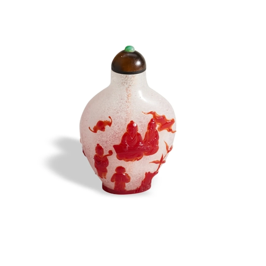 A RED-OVERLAY GLASS SNUFF BOTTLE QING DYNASTY, 18TH / 19TH C...