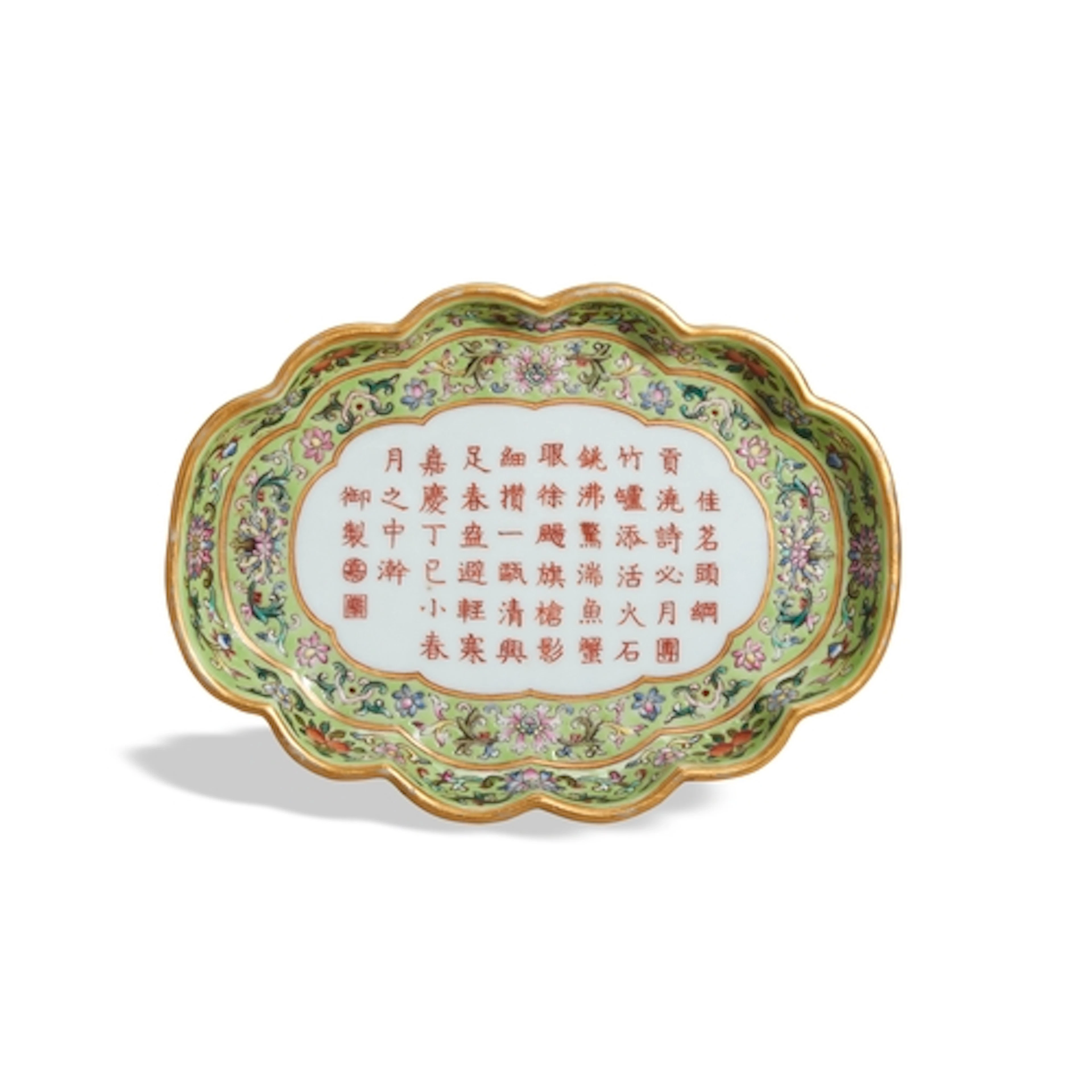 A LIME-GREEN GROUND FAMILLE-ROSE LOBED OVAL DISH 19TH / 20TH...