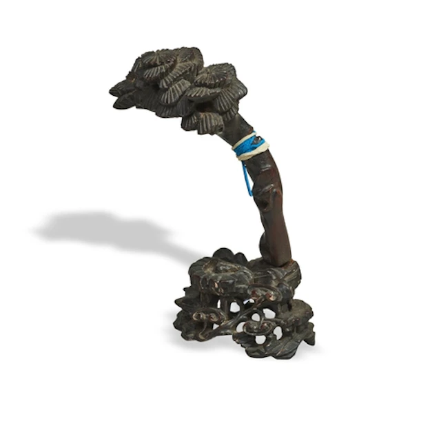 A CHINESE CARVED WOOD STAND QING DYNASTY, 19TH CENTURY 灵芝型底座...