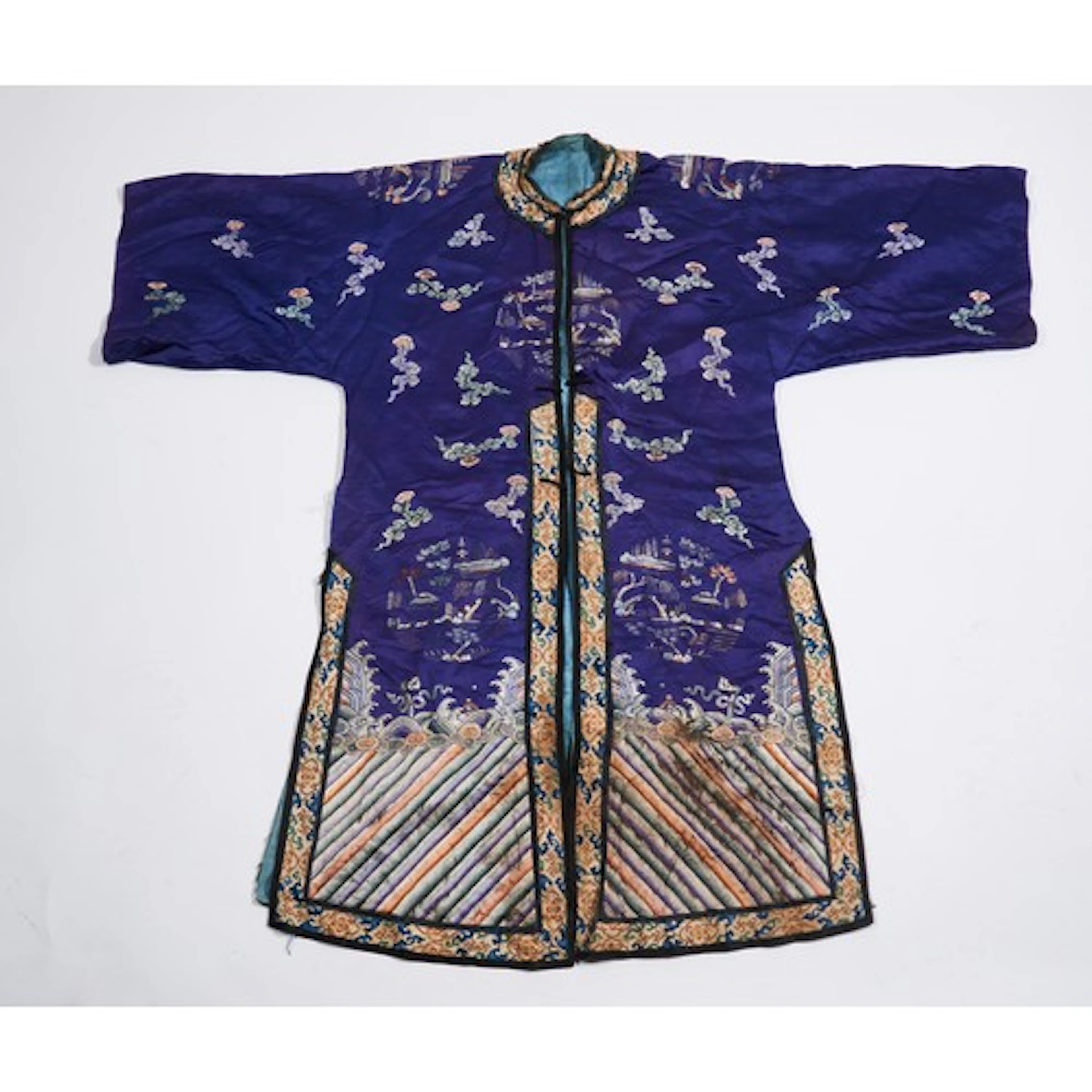 A CHINESE EMBROIDERED BLUE-SILK ROBE LATE QING DYNASTY 刺绣仕女...
