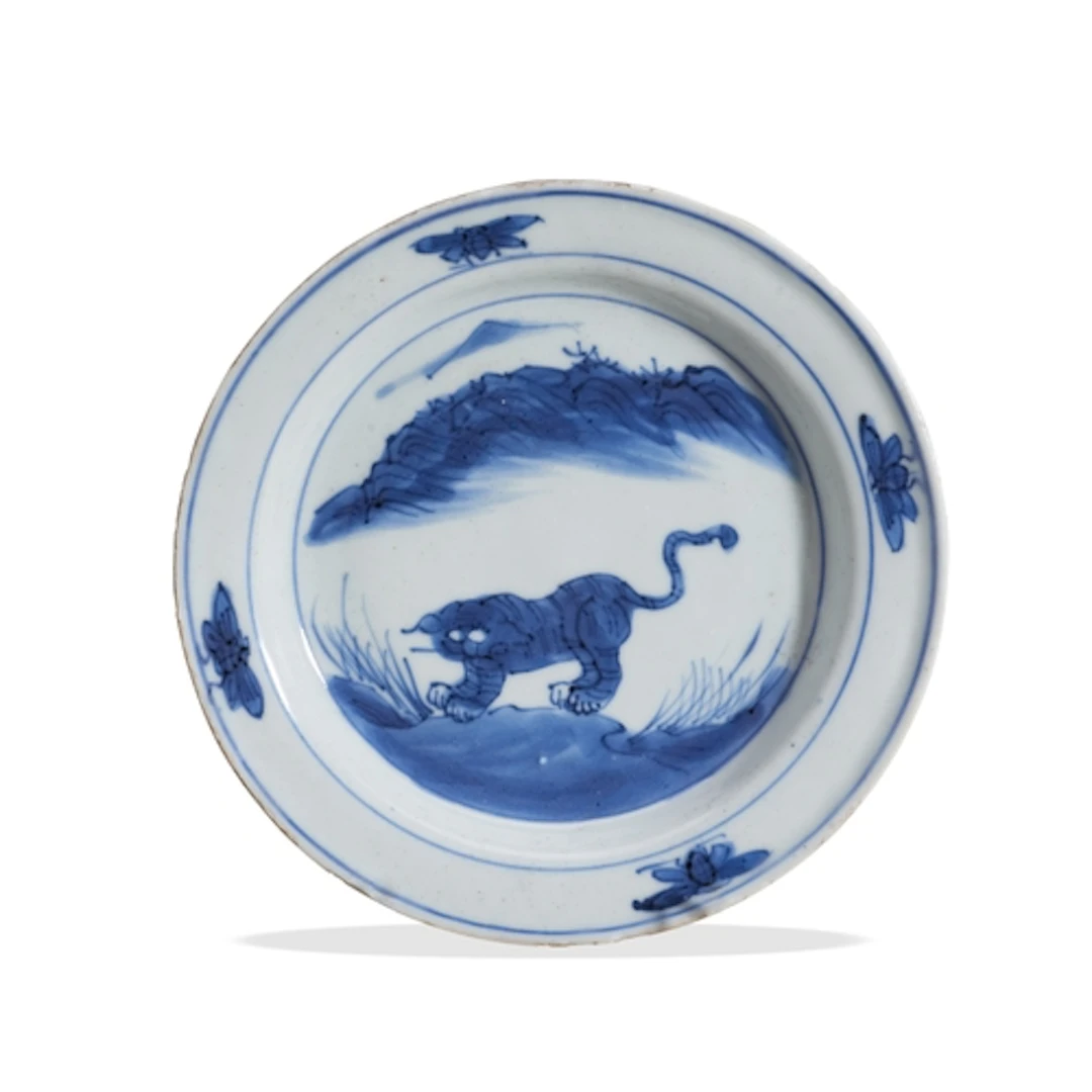 A RARE BLUE AND WHITE KOSOMETSUKE SMALL SAUCER DISH TIANQI, ...