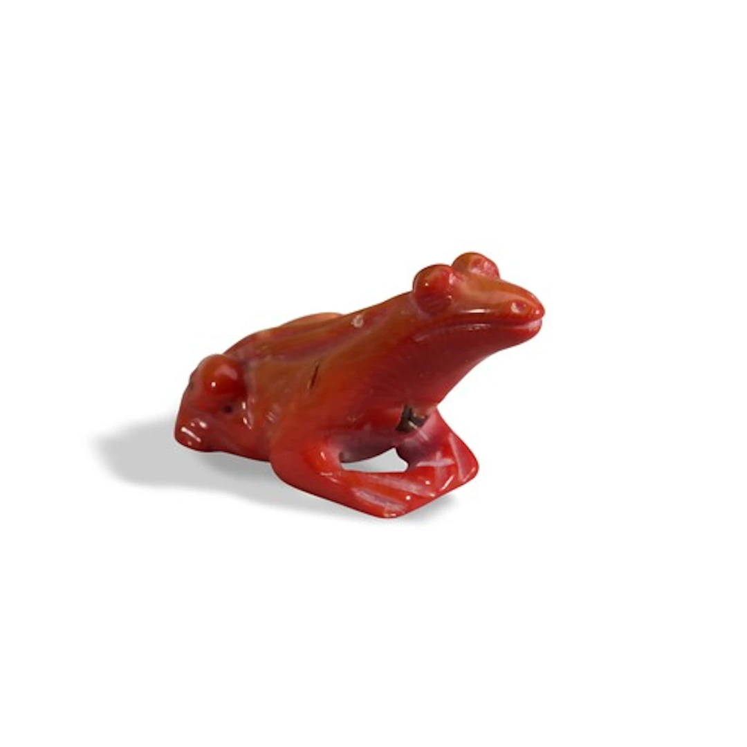 A CARVED CORAL FROG 20TH CENTURY 珊瑚蛙 二十世纪 5cm long PROVENAN...