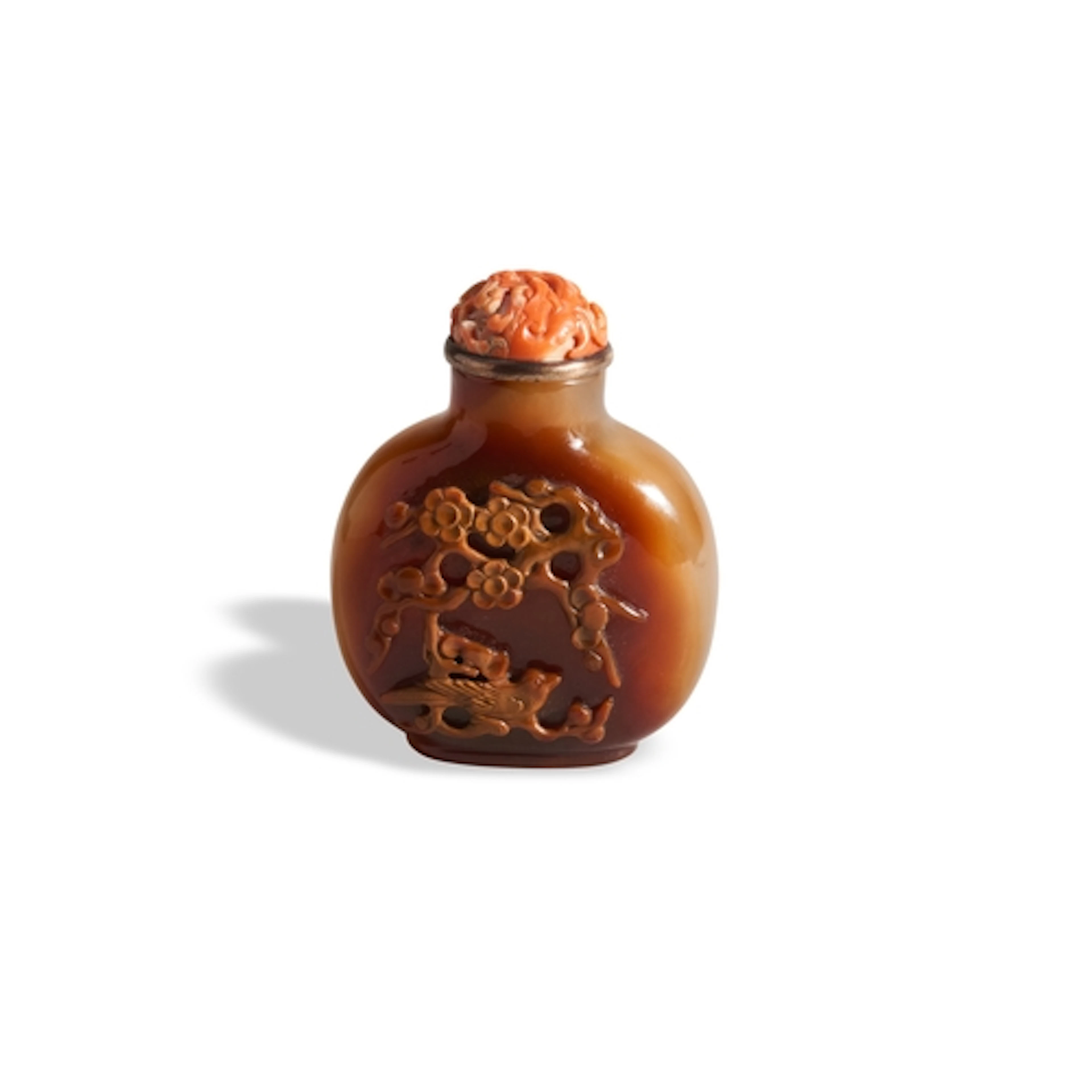 A GOOD CARVED AGATE SNUFF BOTTLE QING DYNASTY, 18TH / 19TH C...
