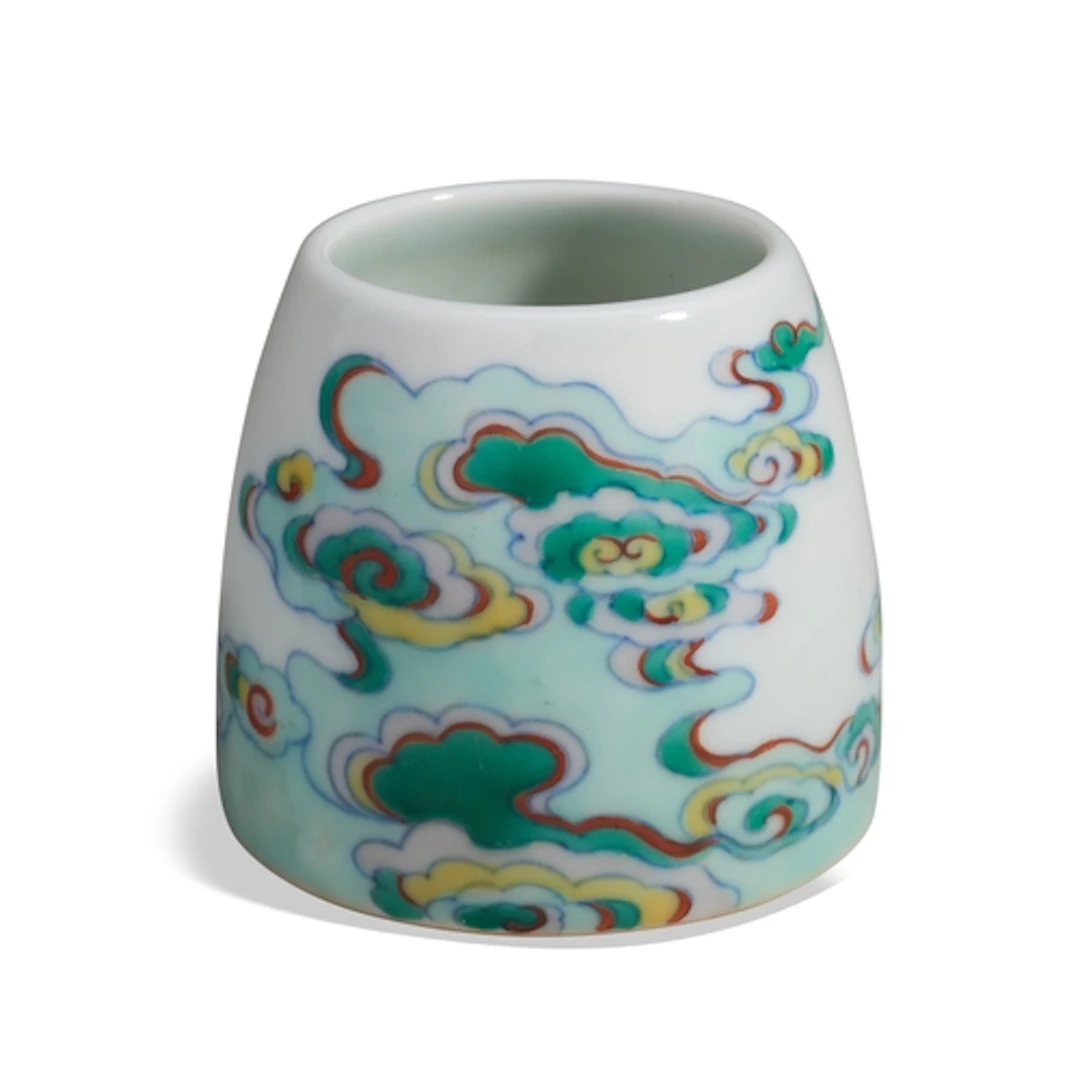 A DOUCAI BRUSH WASHER WITH RUYI-SHAPED CLOUDS 19TH / 20TH CE...