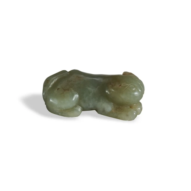 A CELADON JADE CARVING OF A LION QING DYNASTY (1644-1911) 青白...