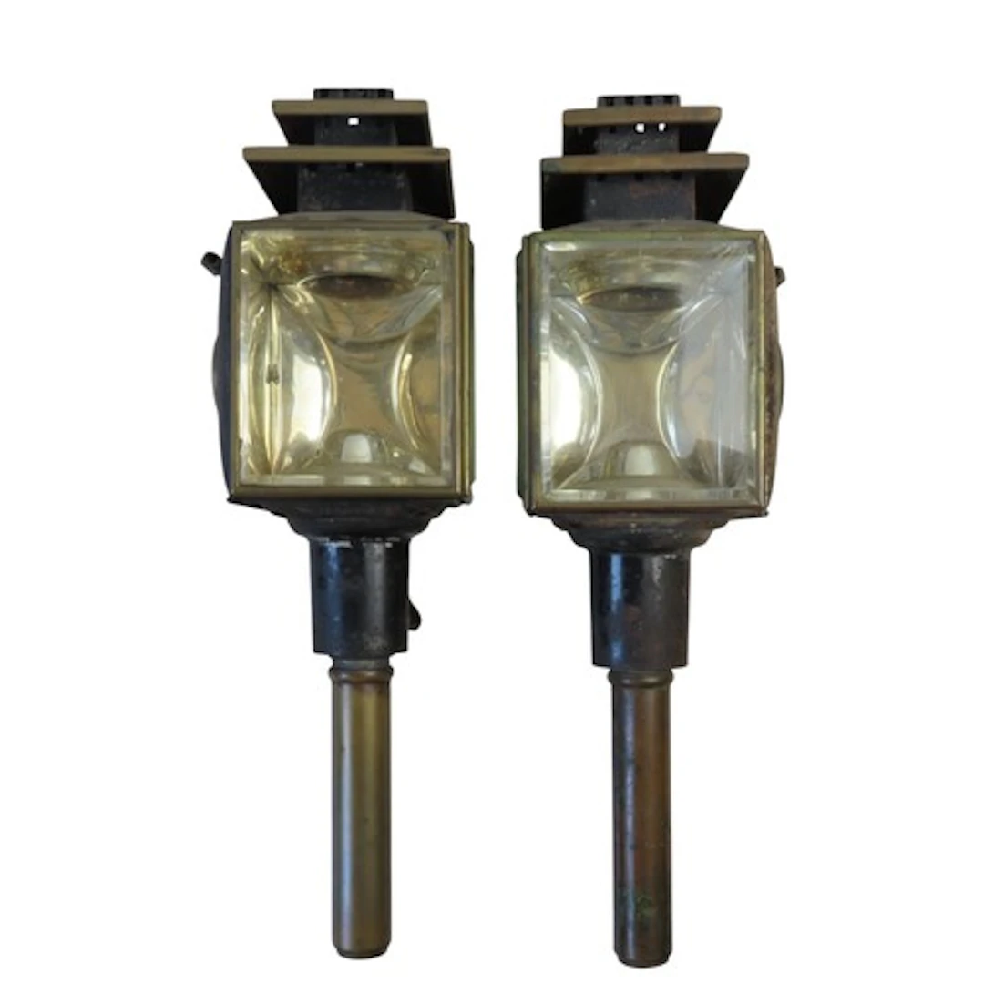 A PAIR OF 19TH CENTURY CARRIAGE LAMPS with interior reflecto...