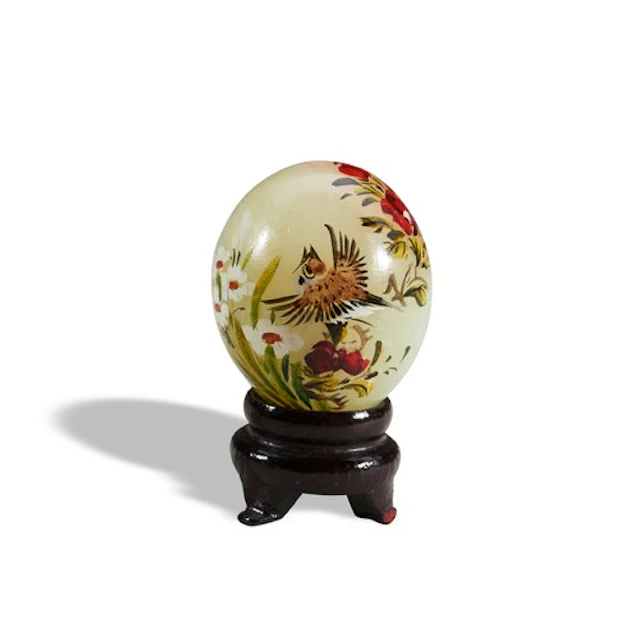 A PAINTED GREEN HARDSTONE EGG 20TH CENTURY 彩绘石蛋 二十世纪 on a wo...