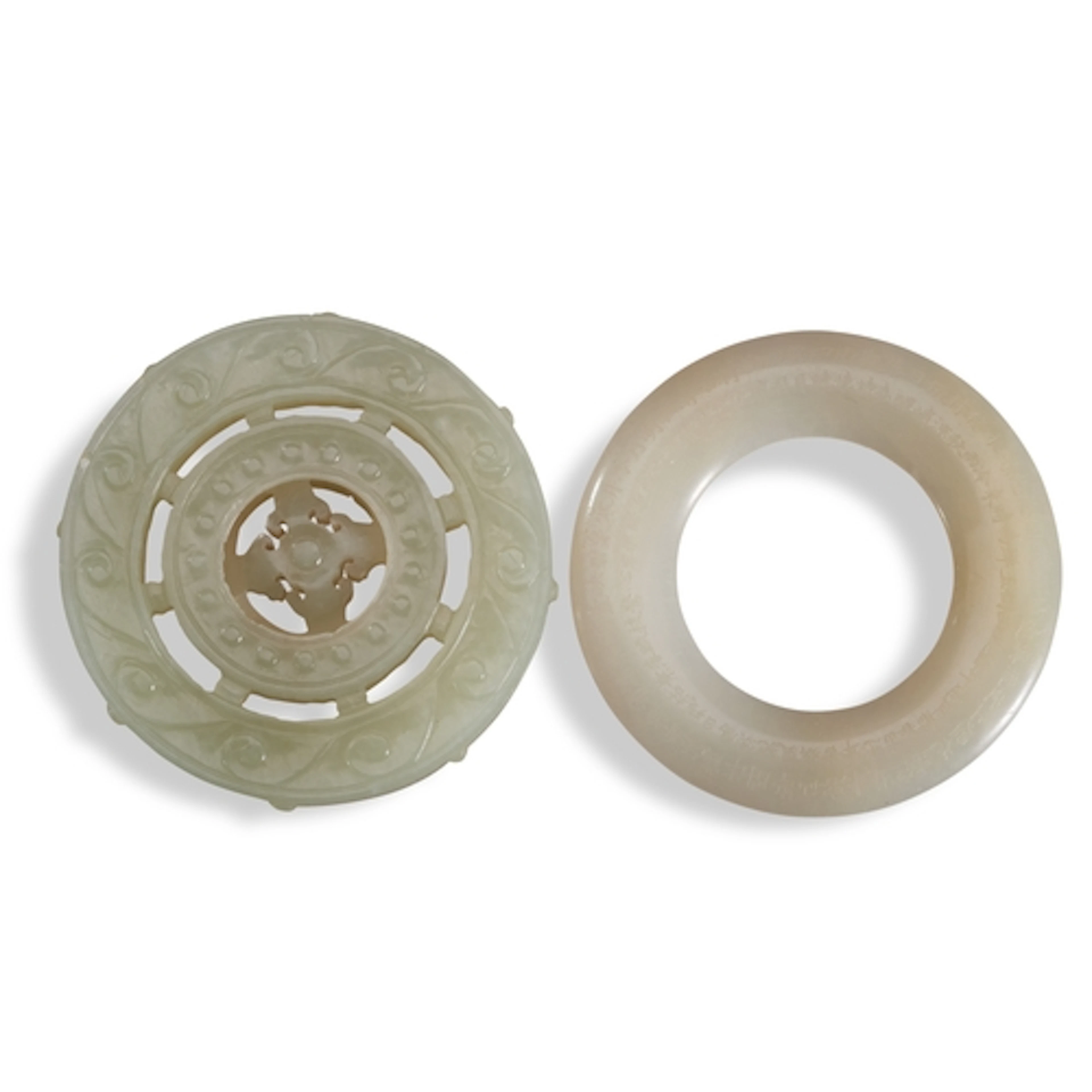 A WHITE JADE RETICULATED DHARMACHAKRA PENDANT QING DYANSTY (...