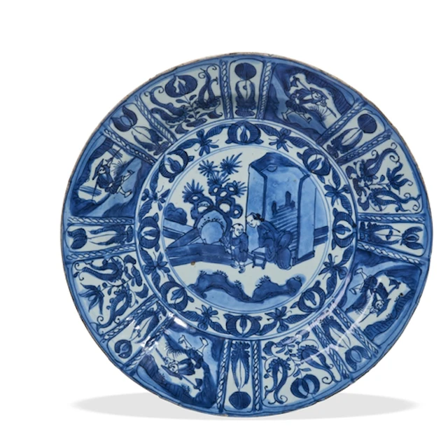 A LARGE KRAAK BLUE AND WHITE DISH 17TH CENTURY 青花克拉克人物图盘 十七世...
