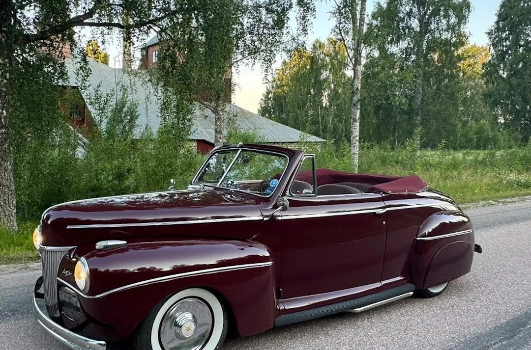 1941 Ford Super De Luxe Cabriolet