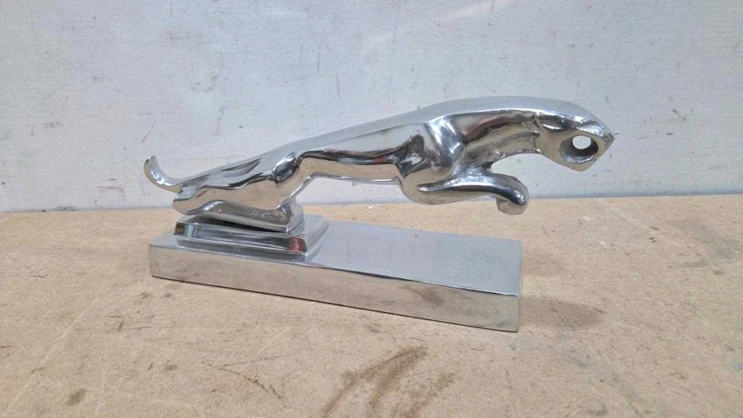 JAGUAR DESK ACCESSORY 12" X 5"