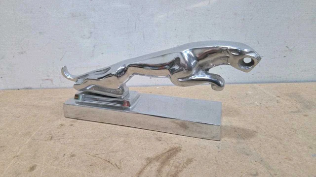 JAGUAR DESK ACCESSORY 12" X 5"