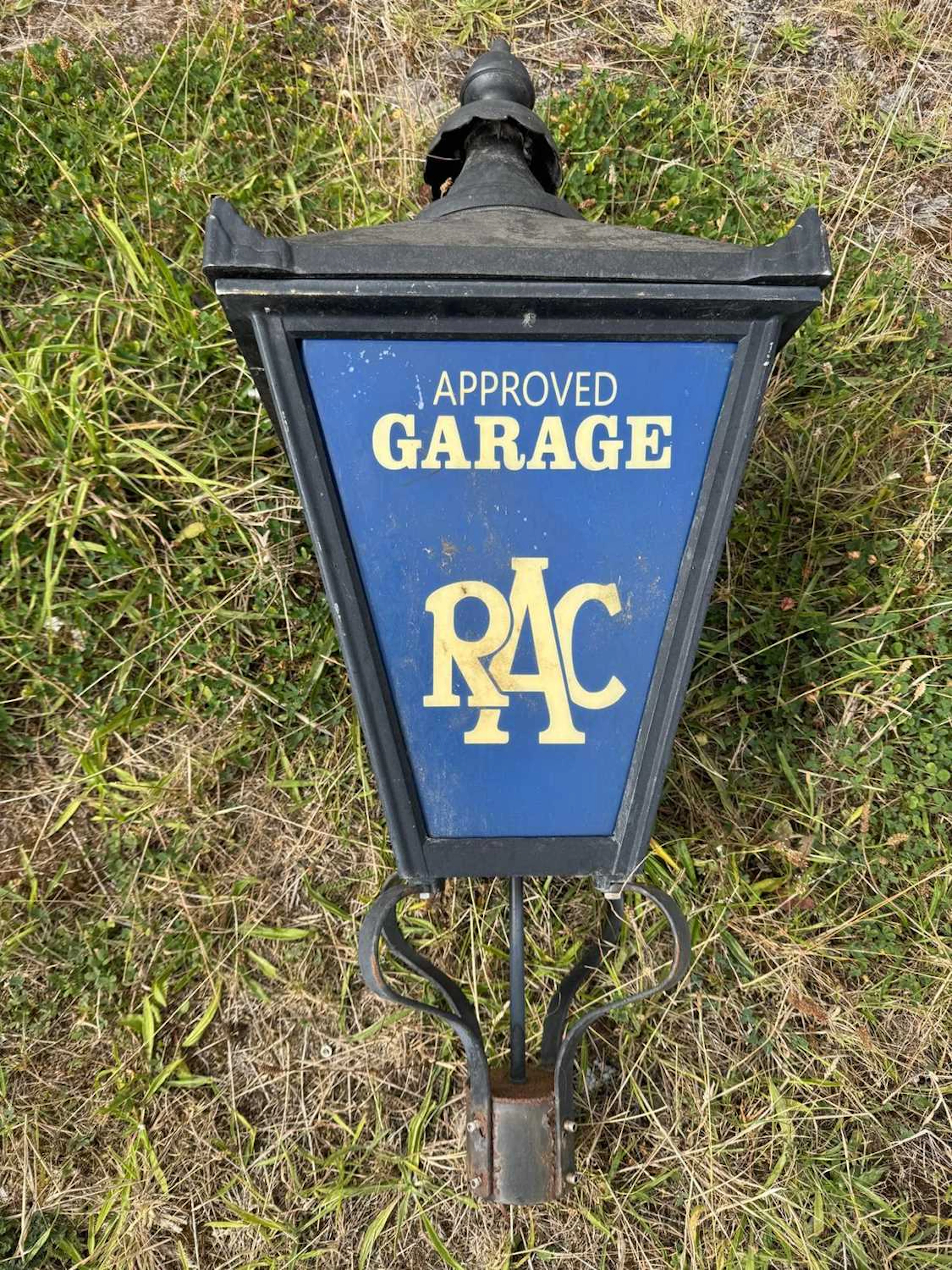 RAC APPROVED GARAGE STYLE LAMP 46" TALL