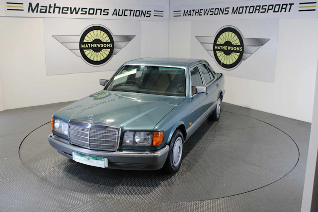 1986 MERCEDES 300 SE AUTO