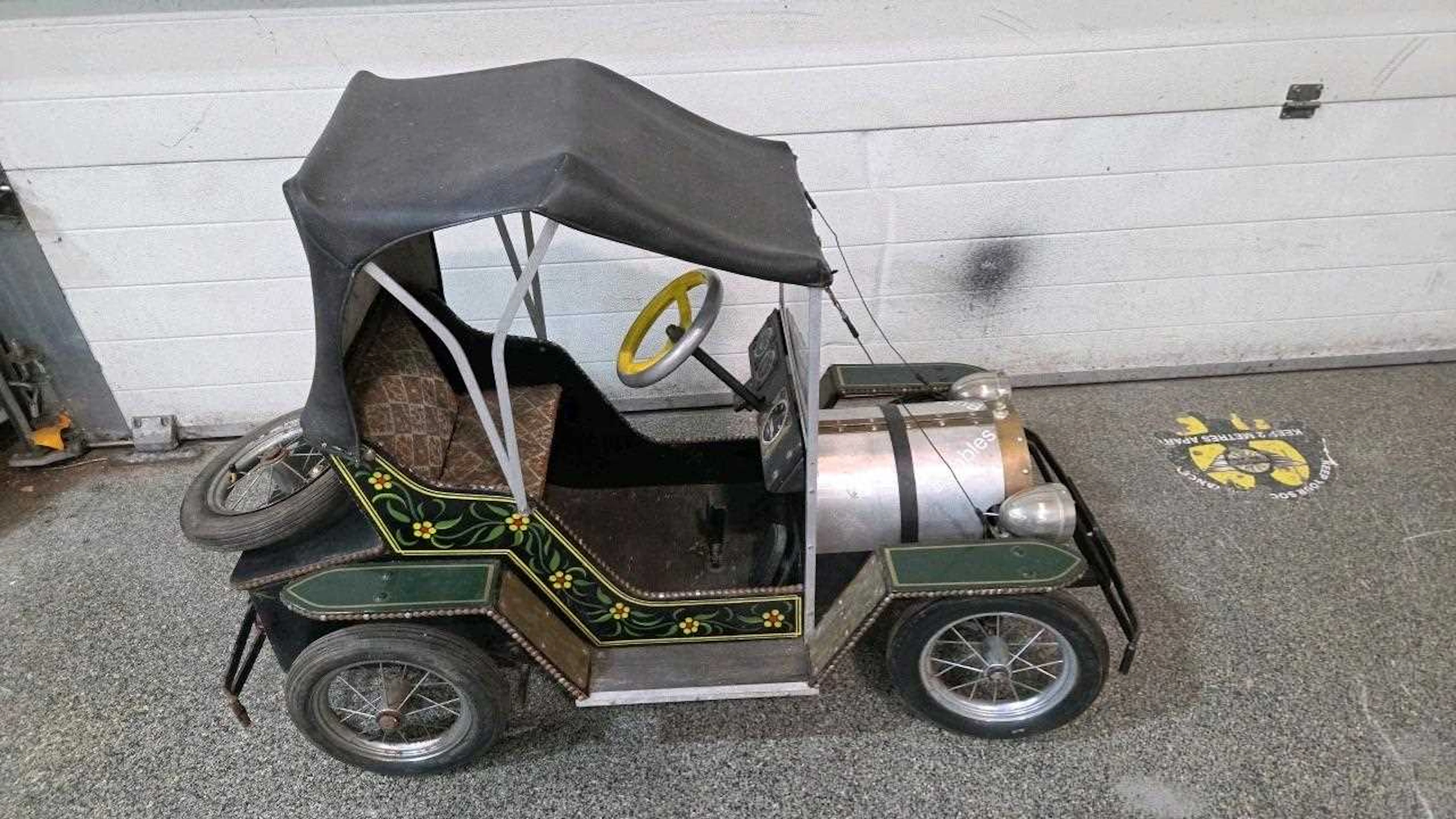 CHILD'S VINTAGE BATTERY OPERATED CAR " FROM A STATELY HOME "