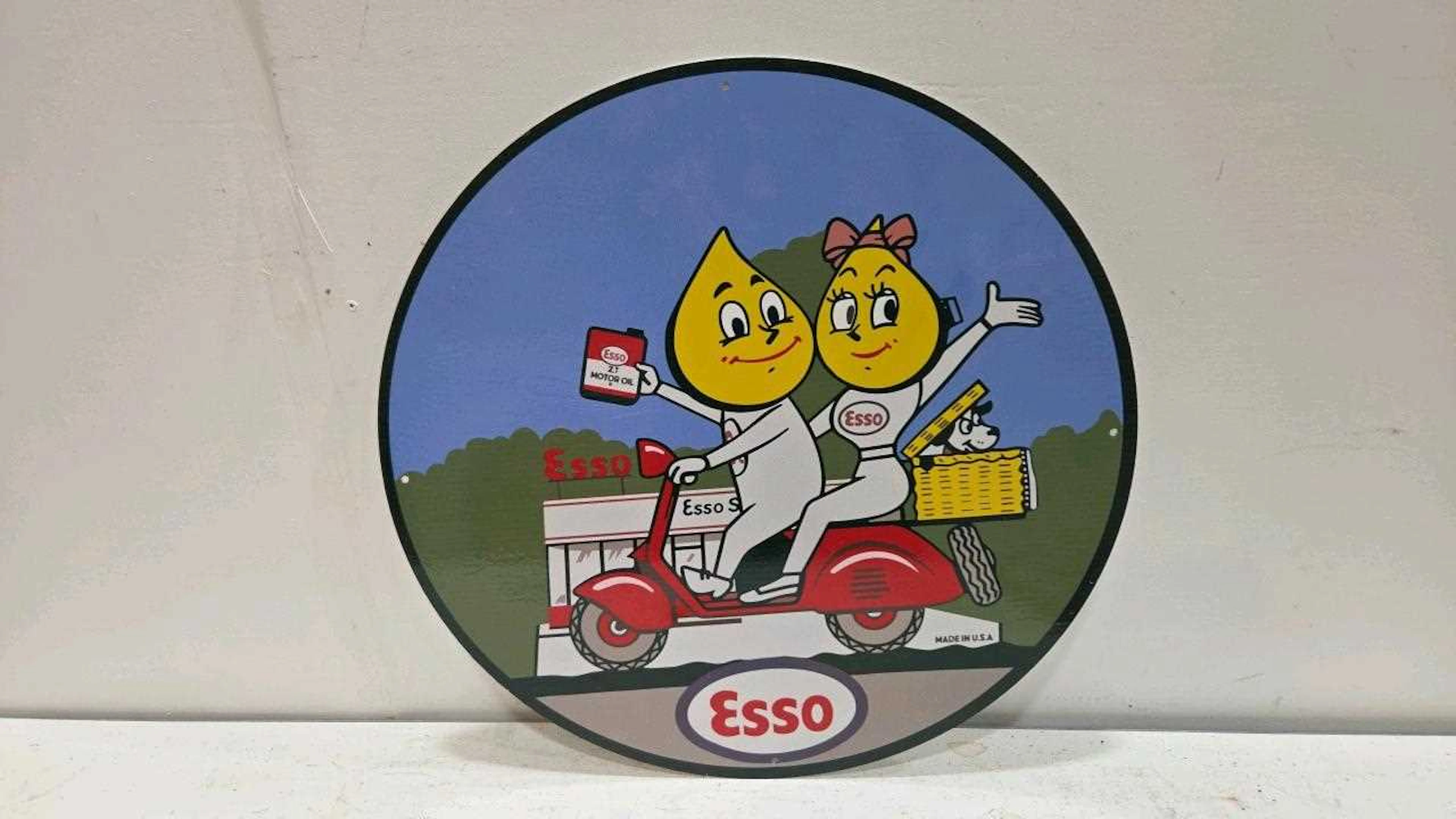 MR & MRS DRIP ON SCOOTER , REPRODUCTION SIGN 20" DIA