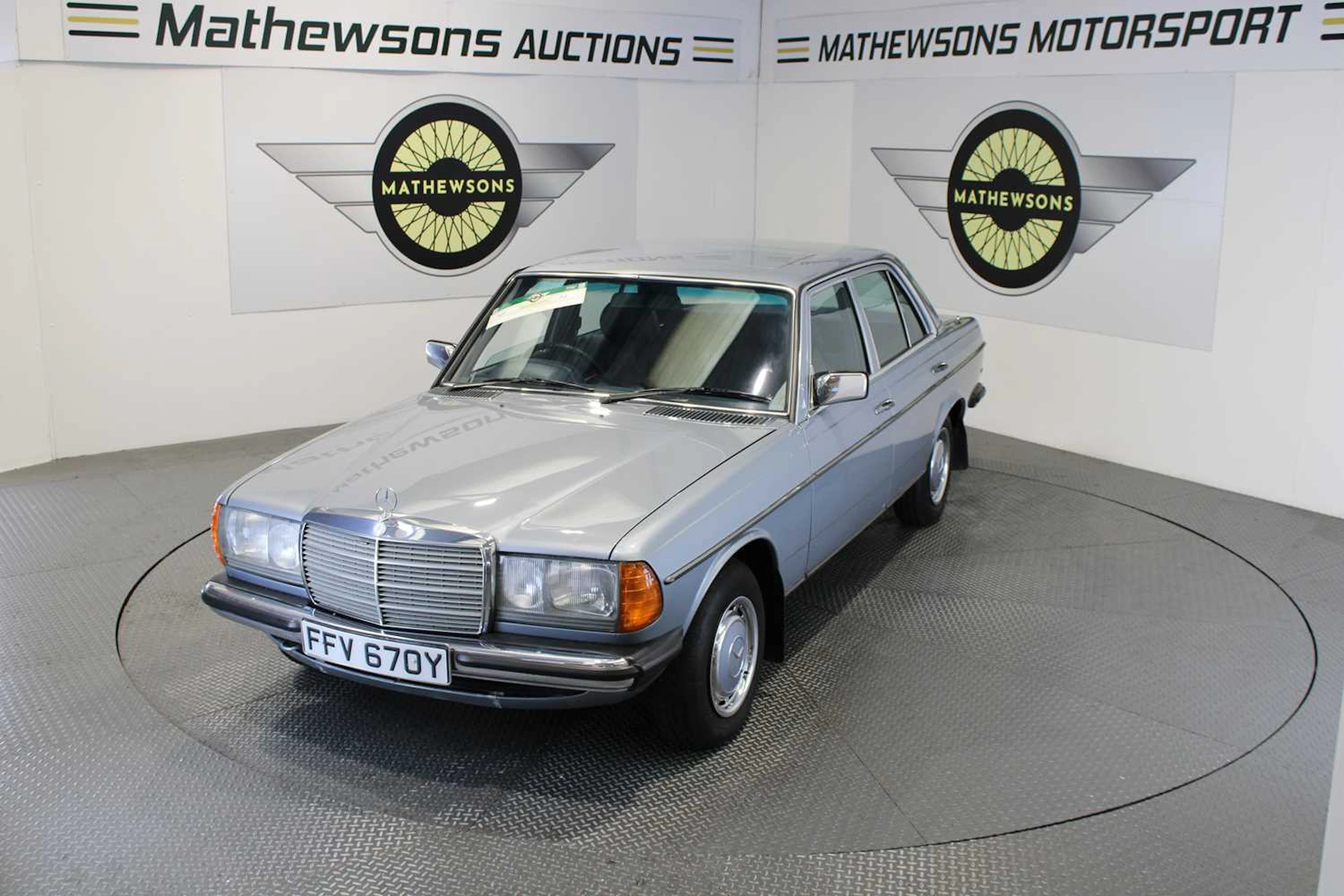 1983 MERCEDES 230 E AUTO