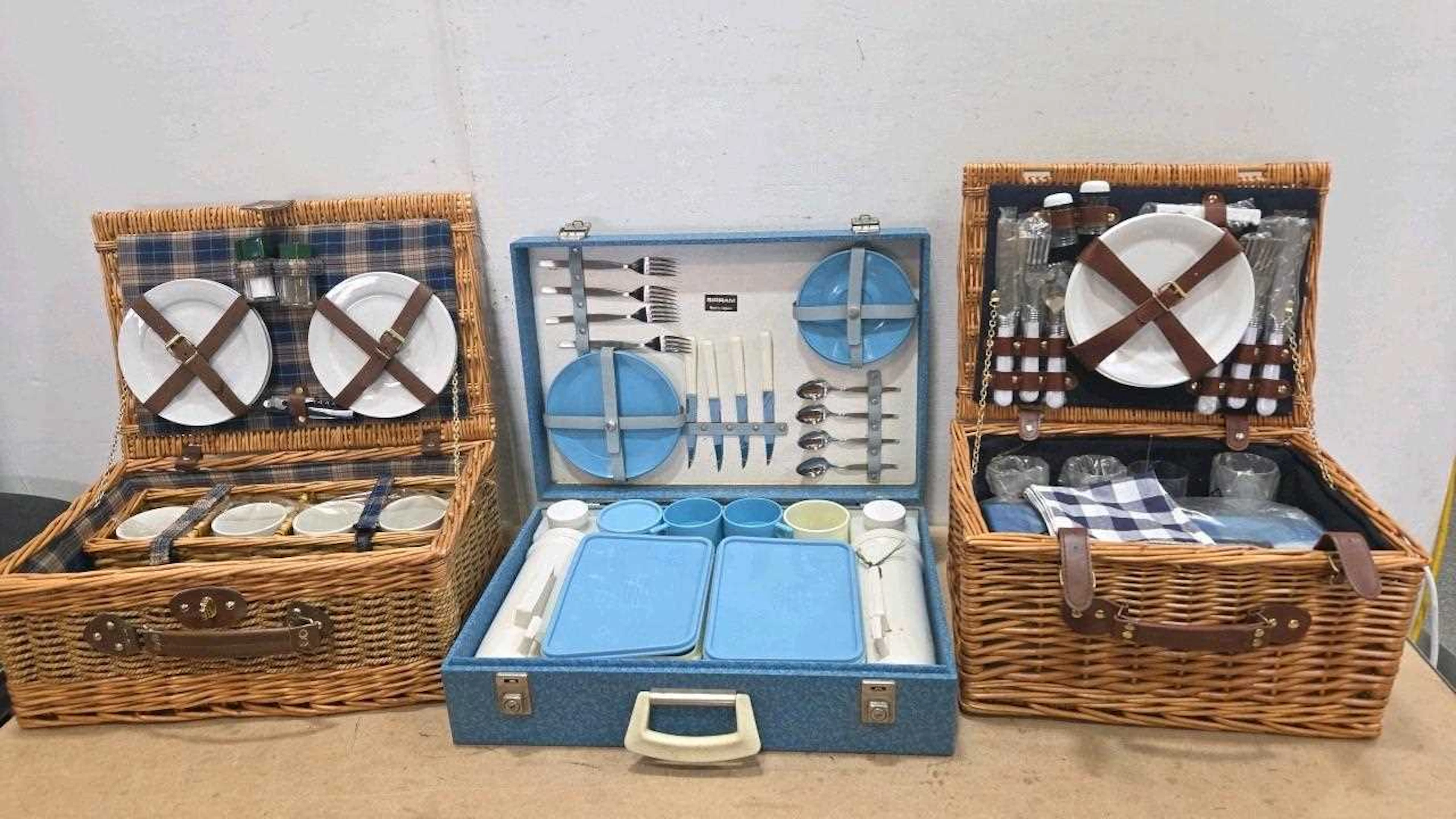 TRIO OF PICNIC HAMPERS