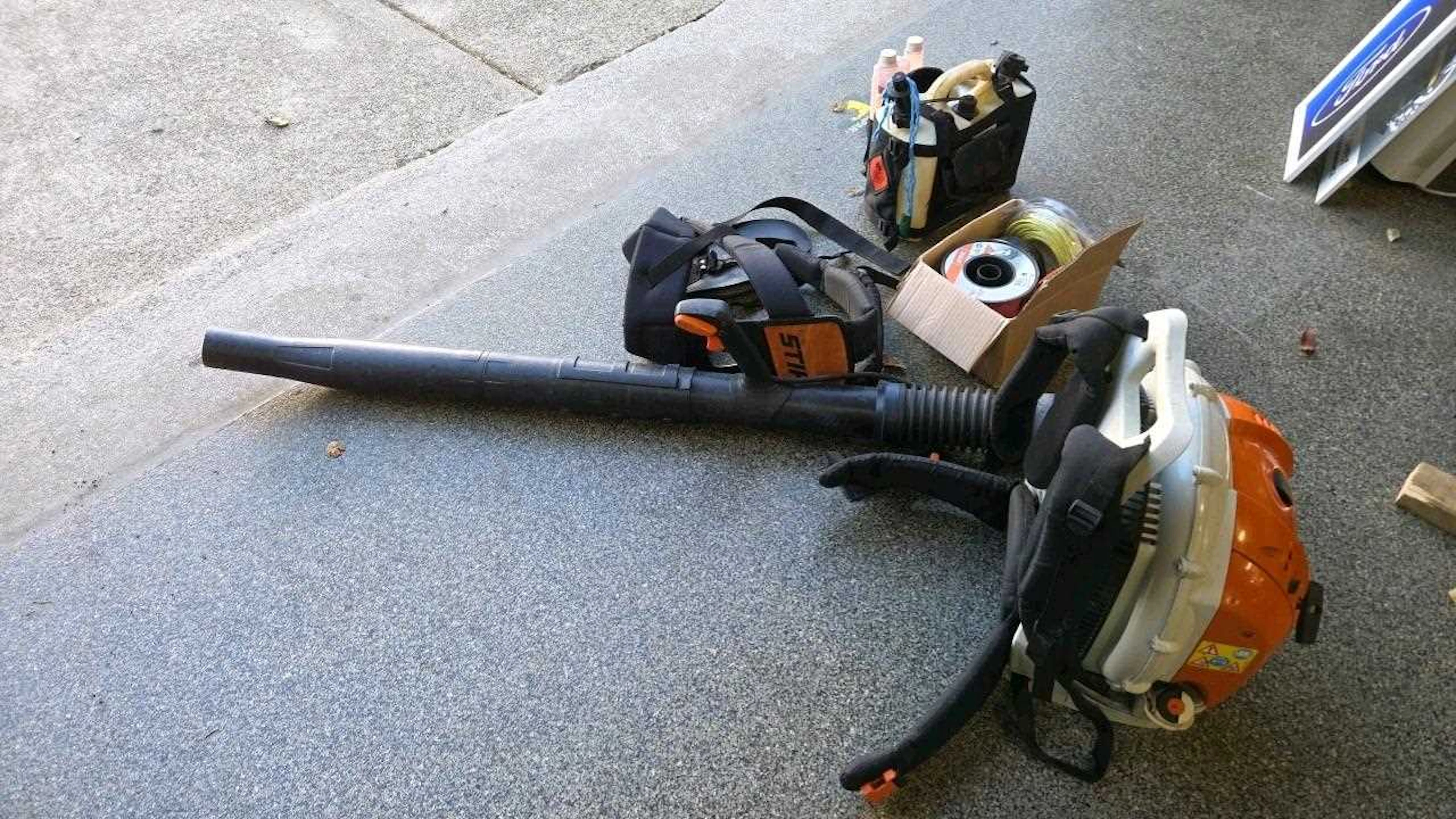 STIHL BR600 MAGNUM BACK PACK LEAF BLOWER WITH ACCESSORIES
