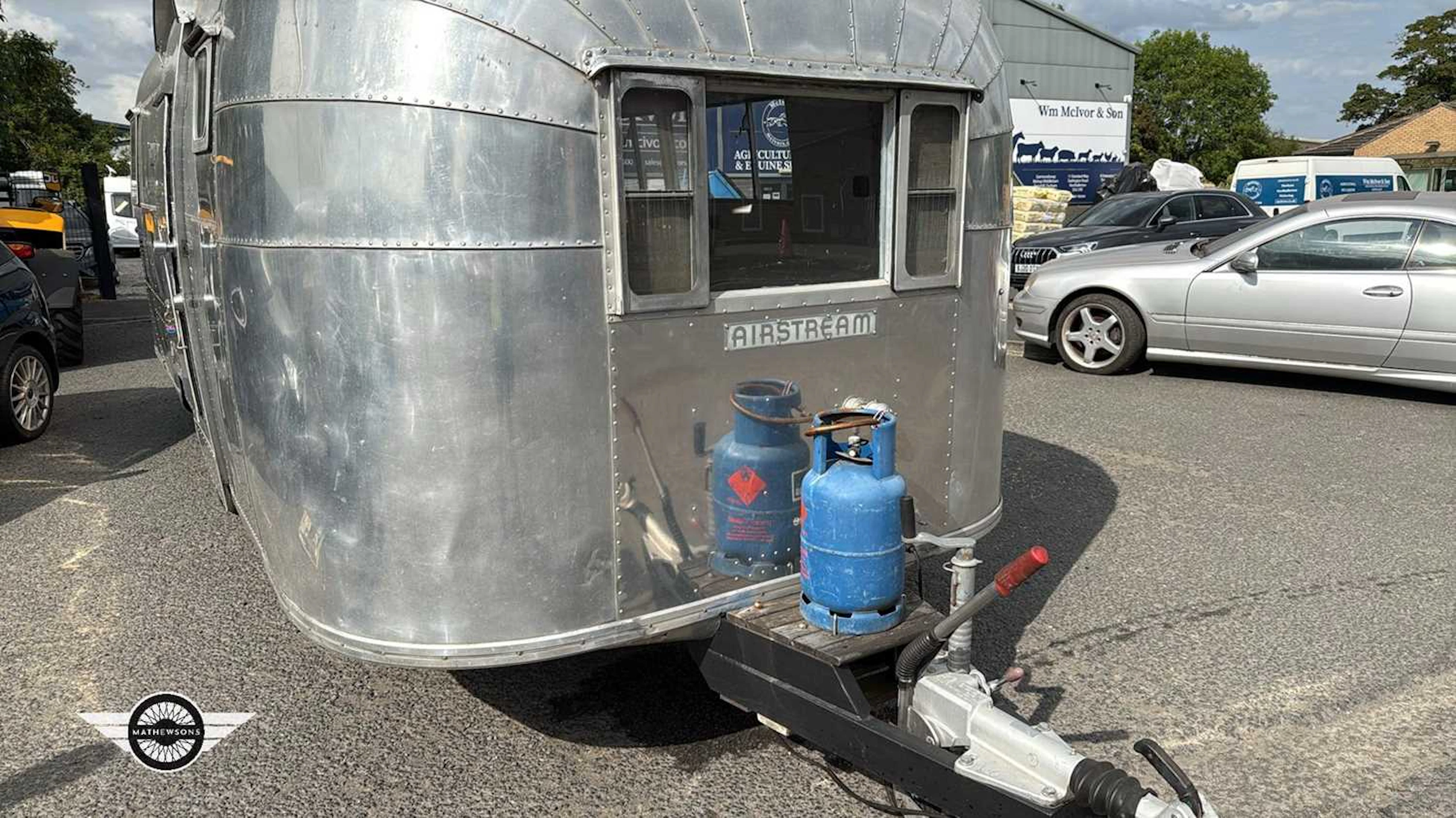 CIRCA 1950 AIRSTREAM CARAVAN