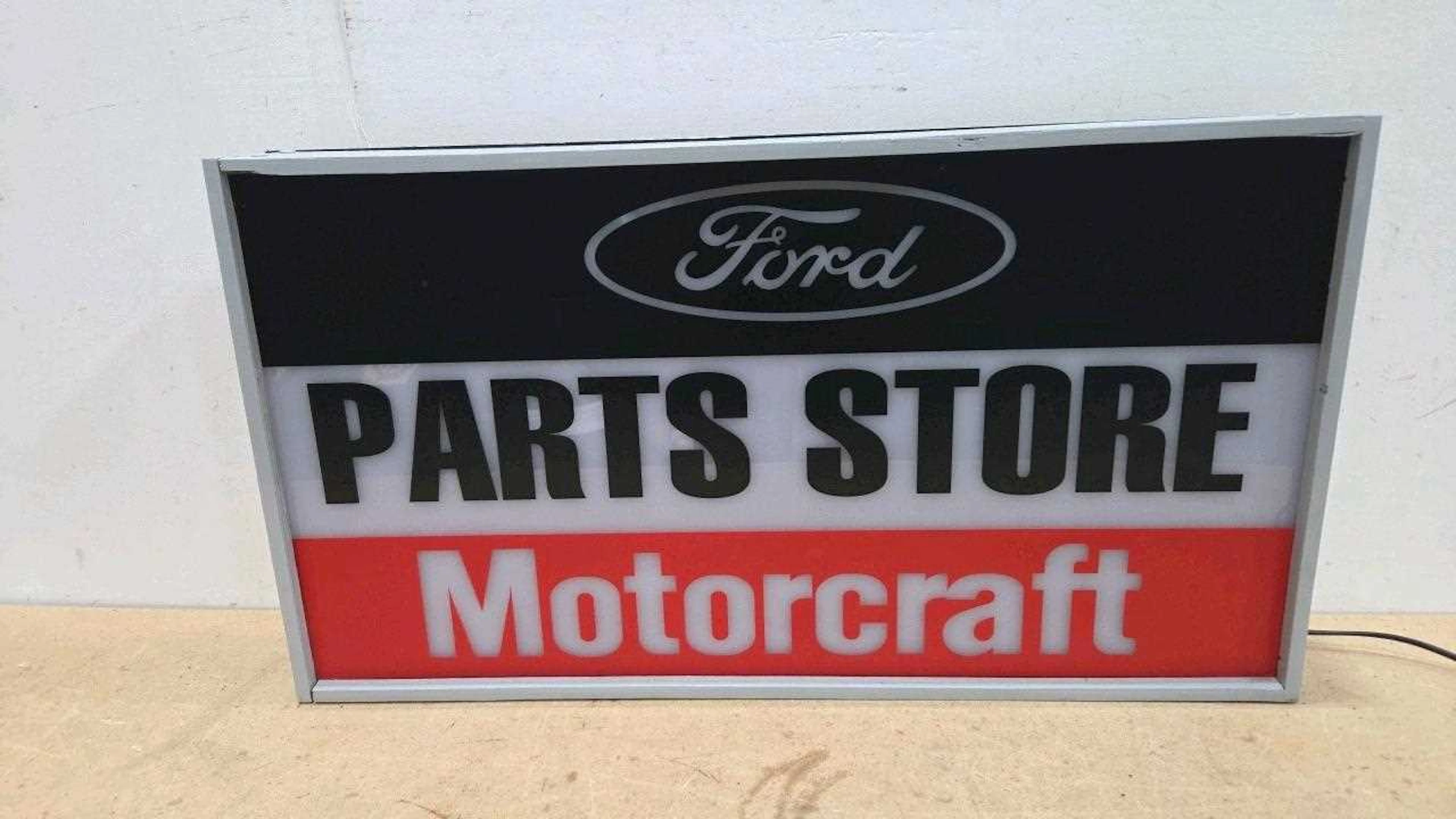 FORD MOTORCRAFT ILLUMINATED SIGN 29" X 16"
