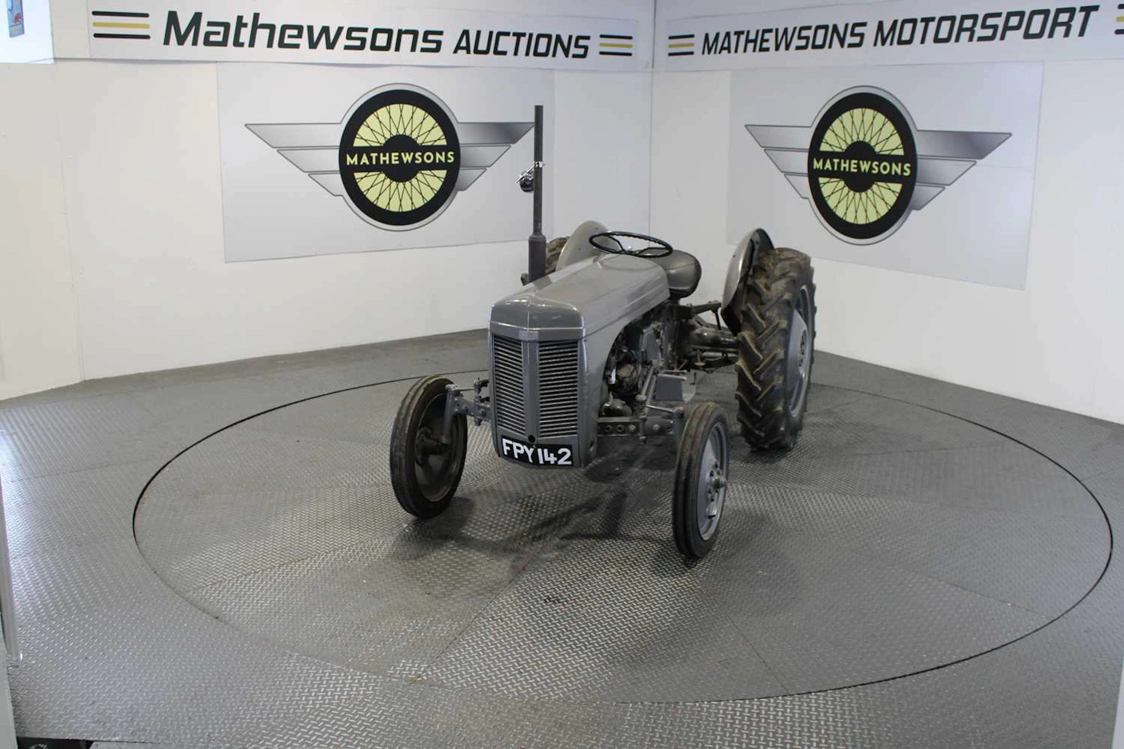 1949 MASSEY FERGUSON