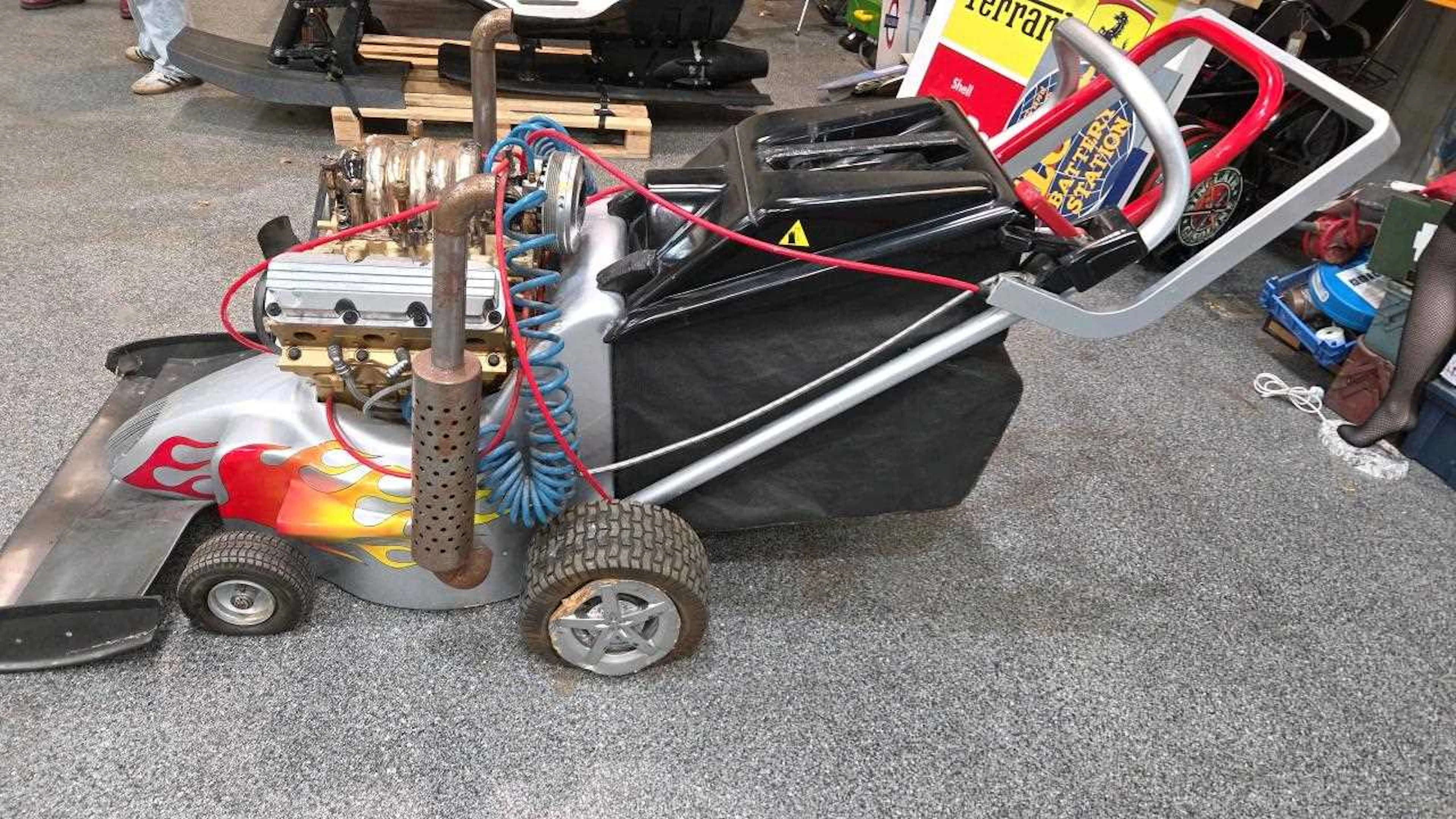EXTRA LARGE MOWER, PROP FROM THE SKODA OCTAVIA VRS TV ADVERT