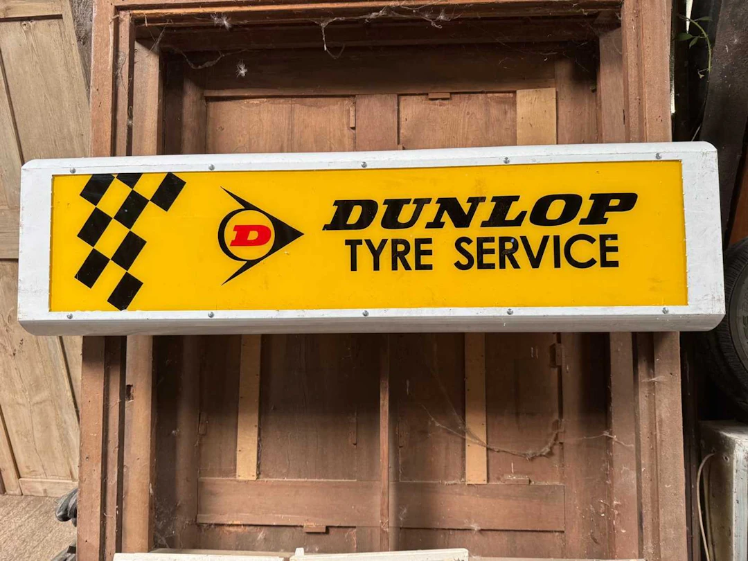 DUNLOP TYRE SERVICE LIGHT UP SIGN 49" X 12"