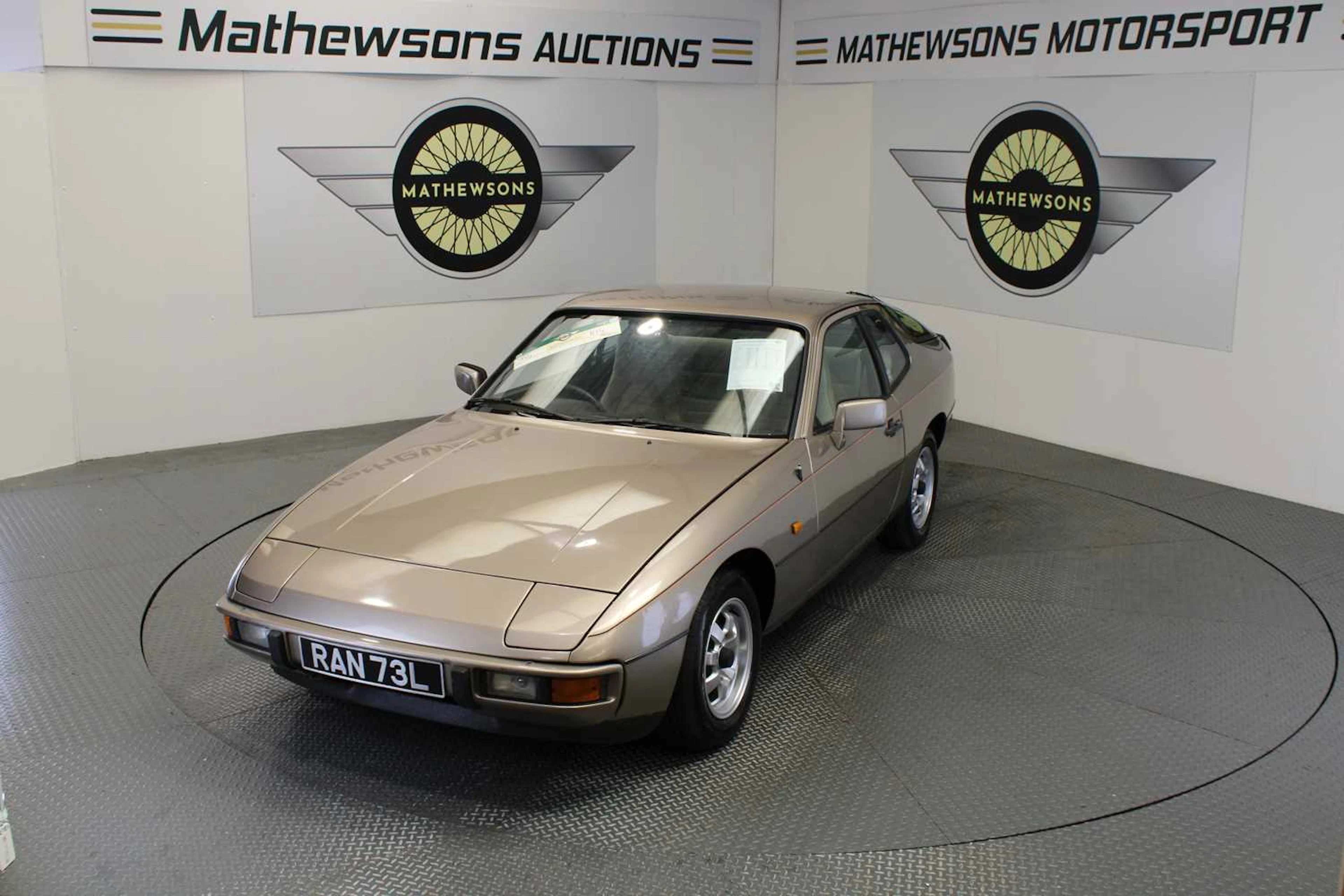 1981 PORSCHE 924