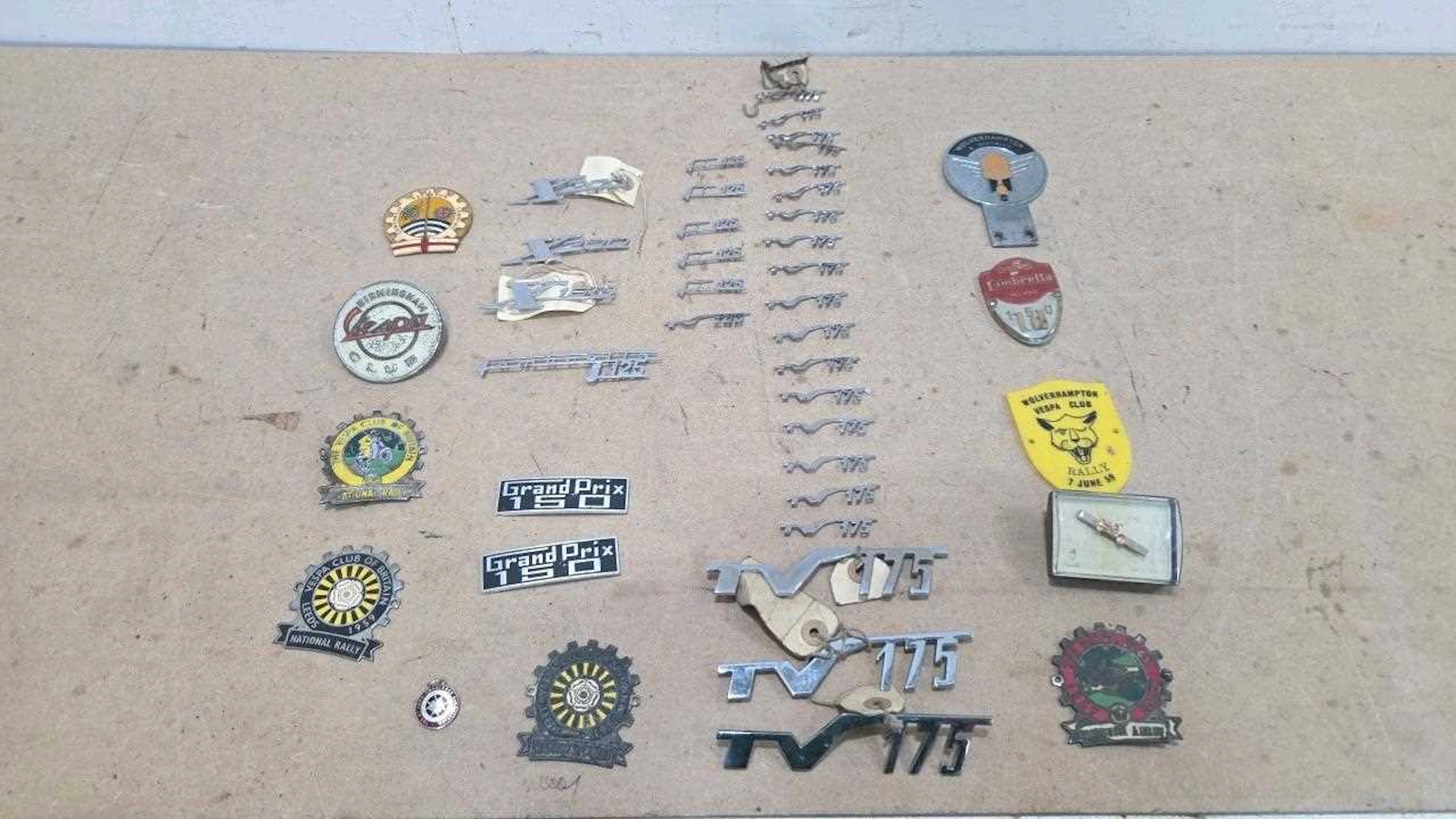 COLLECTION OF SCOOTER & SCOOTER CLUB BADGES