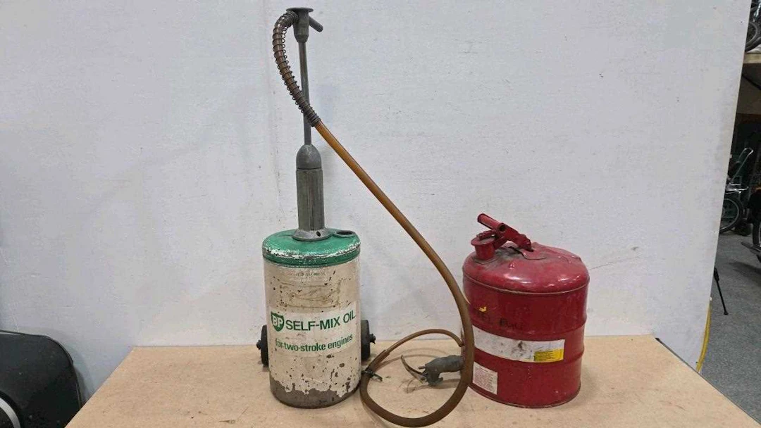 PETROL CAN & 2 STROKE DISPENSER